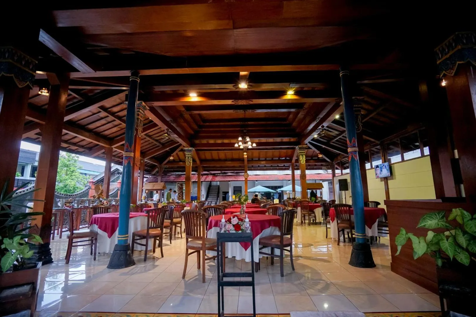 Restaurant/places to eat in Cakra Kusuma Hotel
