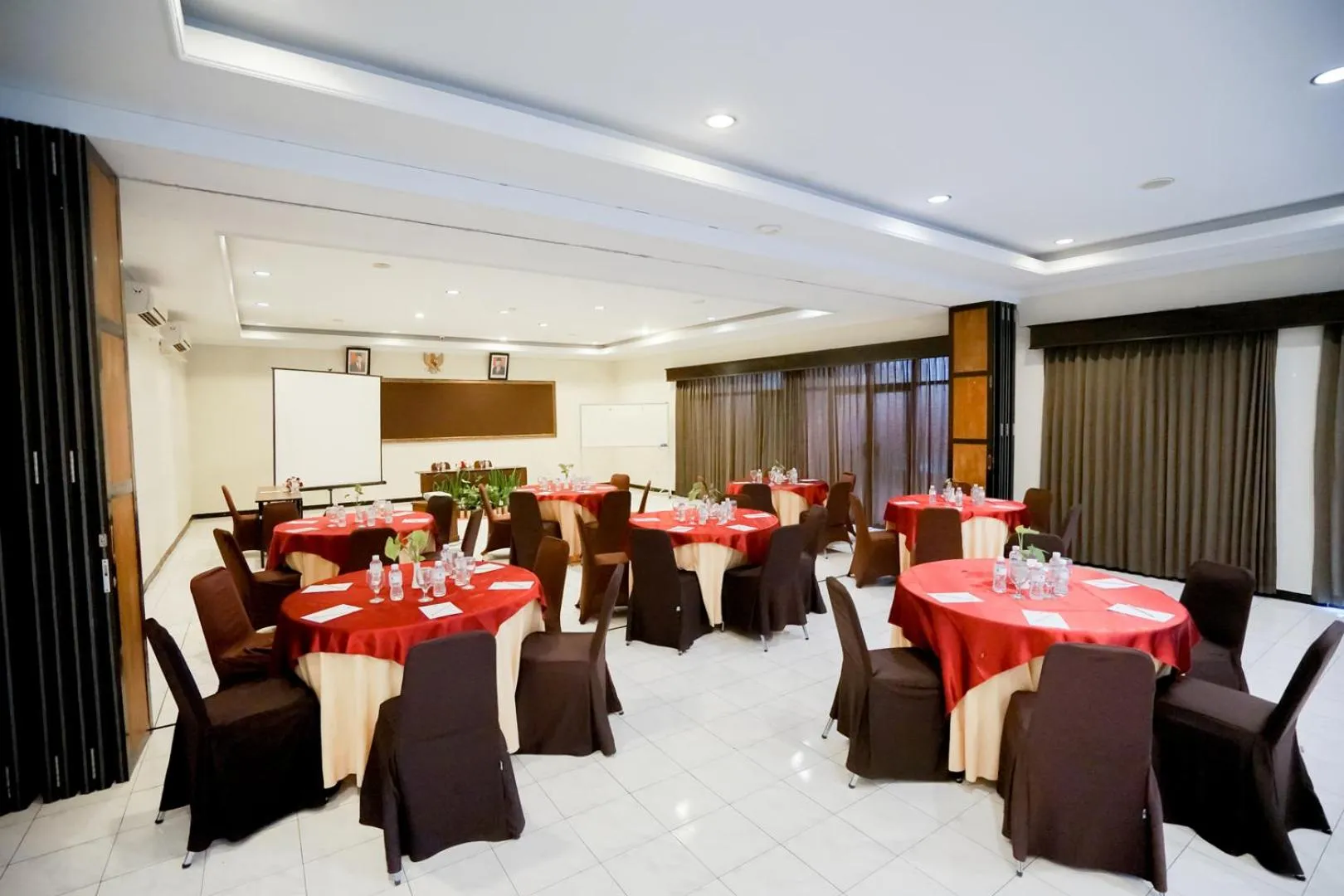 Meeting/conference room in Cakra Kusuma Hotel