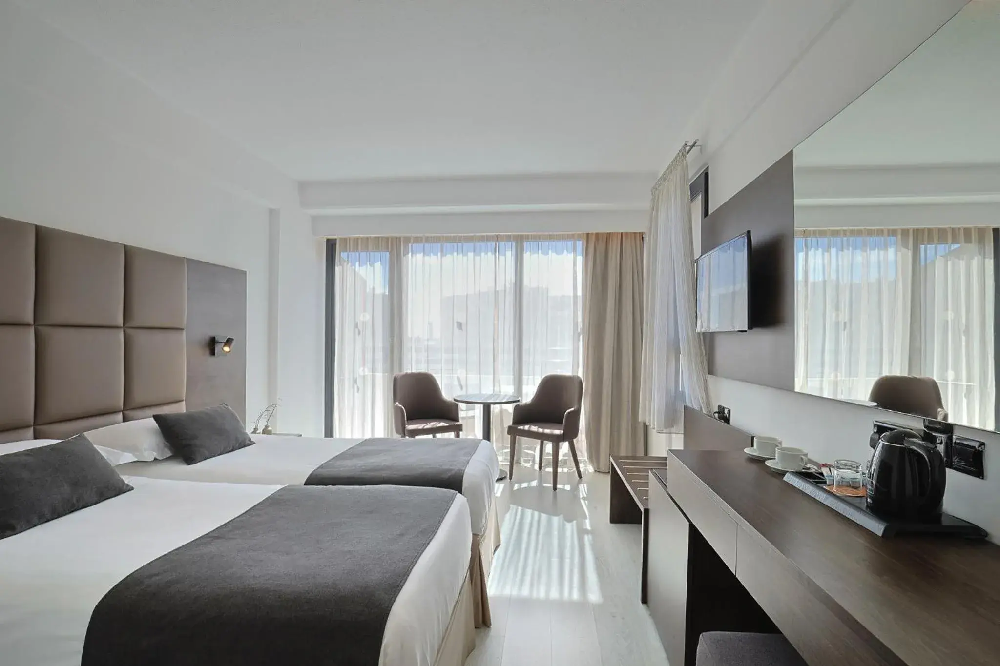 Deluxe Double/Twin Room with Limited Sea View in Odysseia Hotel Kapetanios Deluxe Double/Twin Room with Limited Sea View in Odysseia Hotel Kapetanios