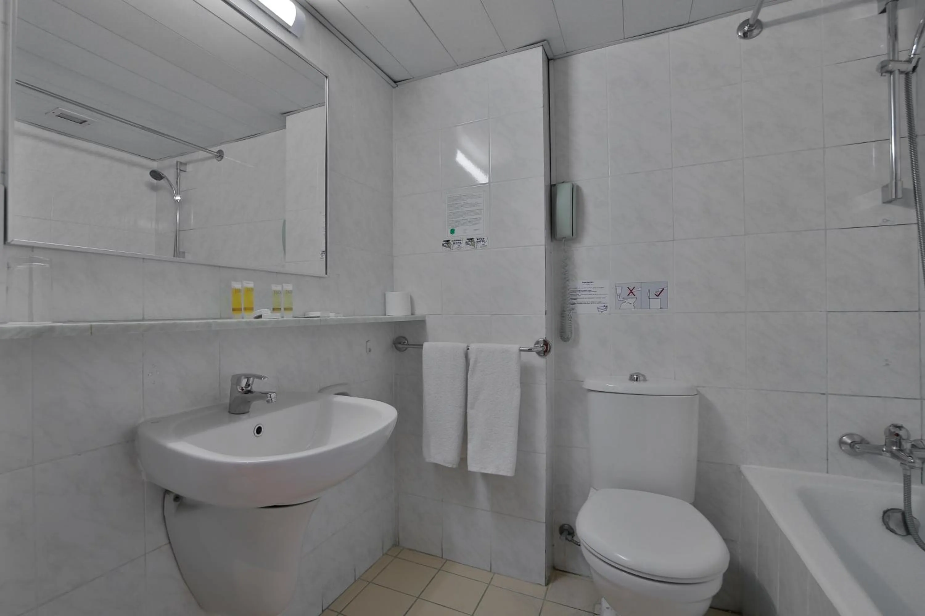 Toilet in Odysseia Hotel Kapetanios