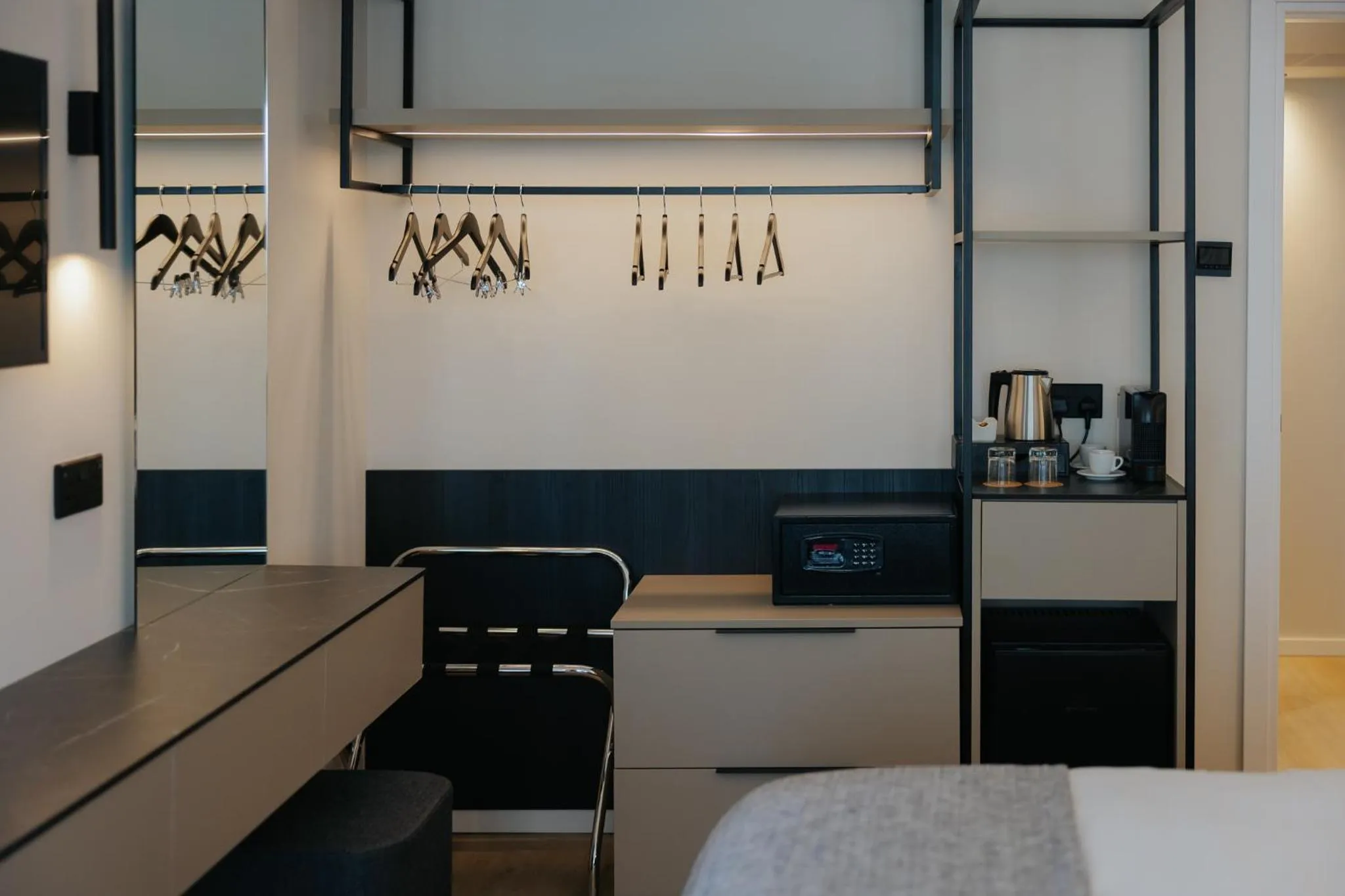 Coffee/tea facilities in Odysseia Hotel Kapetanios