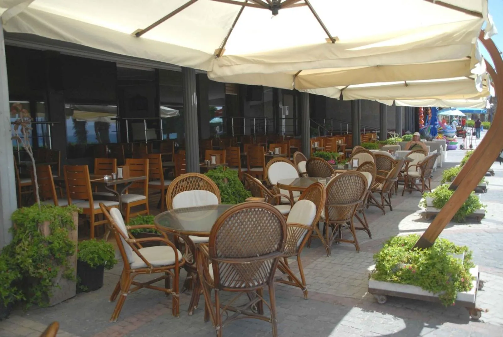 Restaurant/places to eat in Sunday Beach Hotel