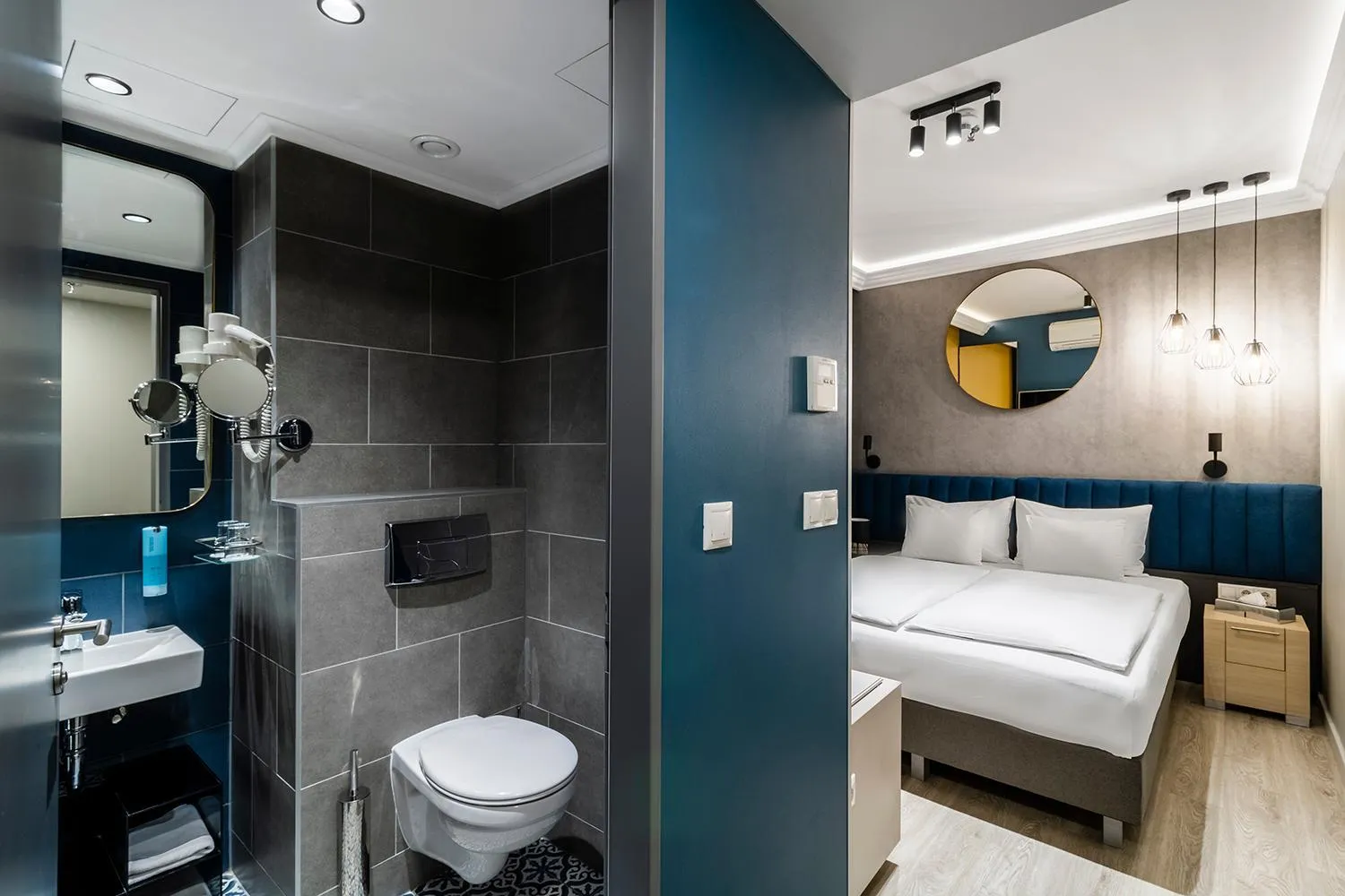 Bathroom, Bed in Alta Moda Fashion Hotel
