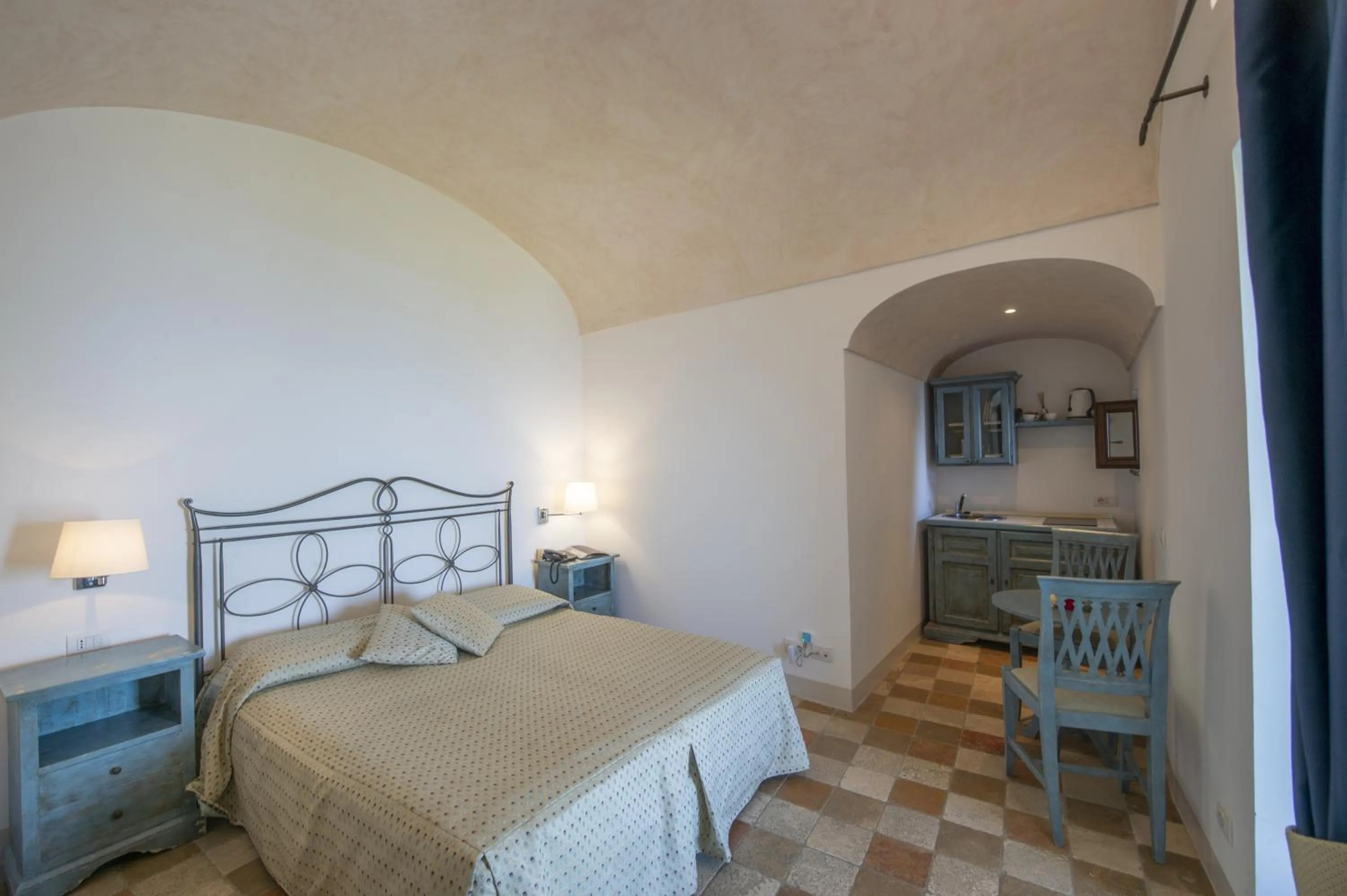 Property building, Bed in Villa Il Frantoio and Lilmar