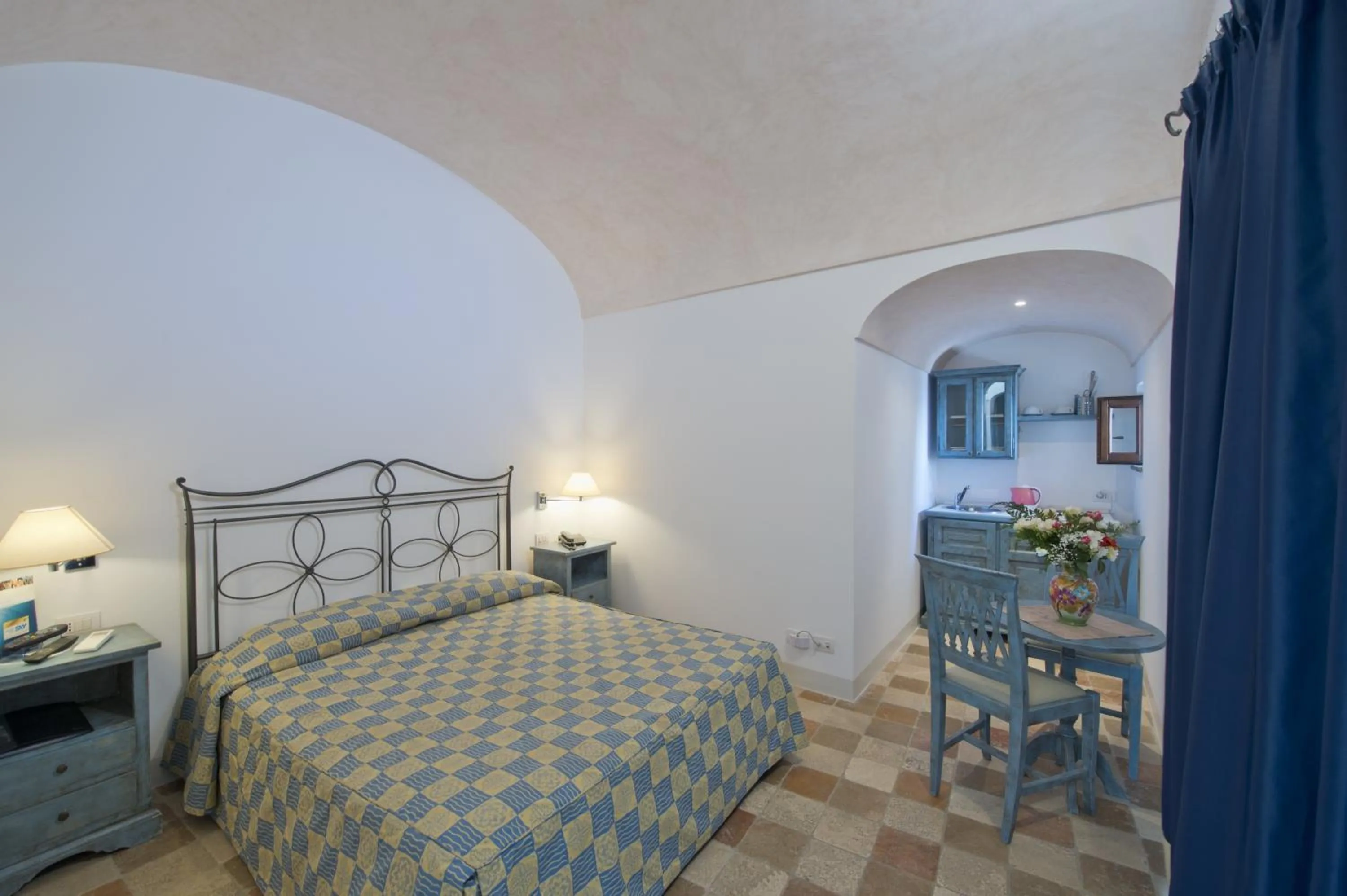 Bed in Villa Il Frantoio and Lilmar