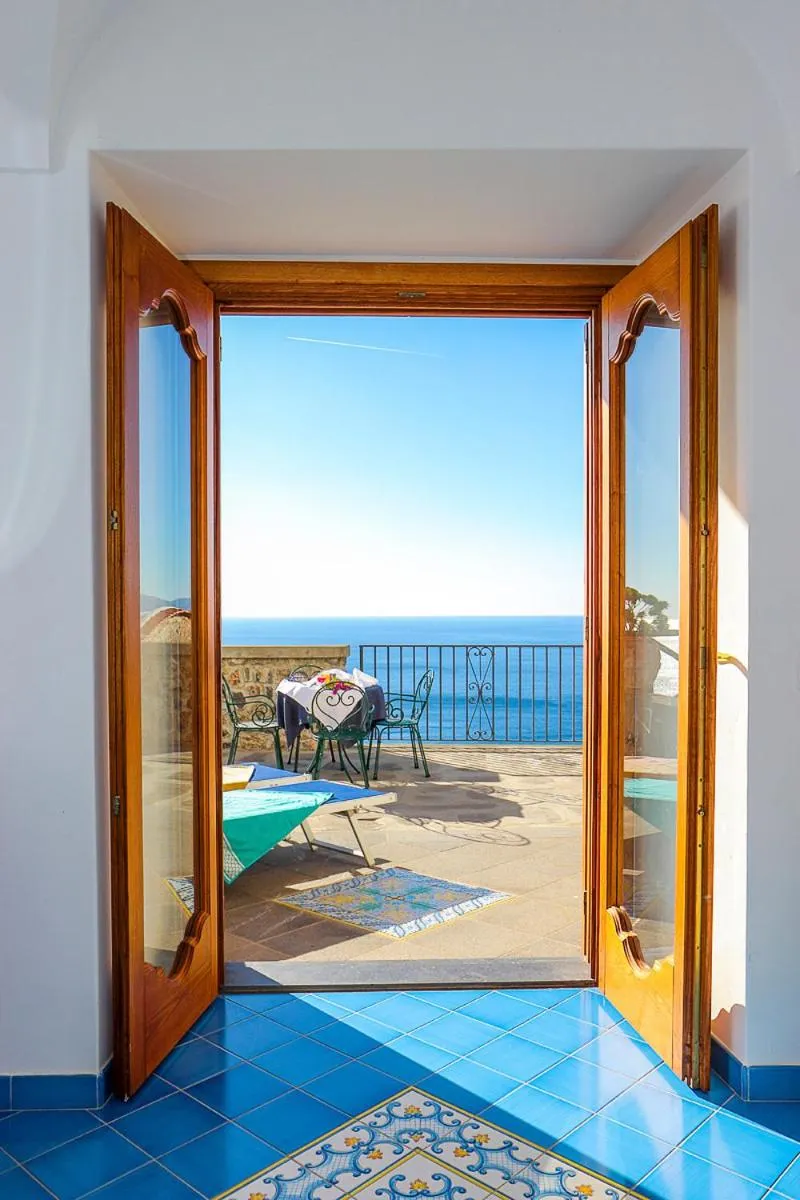 Sea view in Villa Il Frantoio and Lilmar