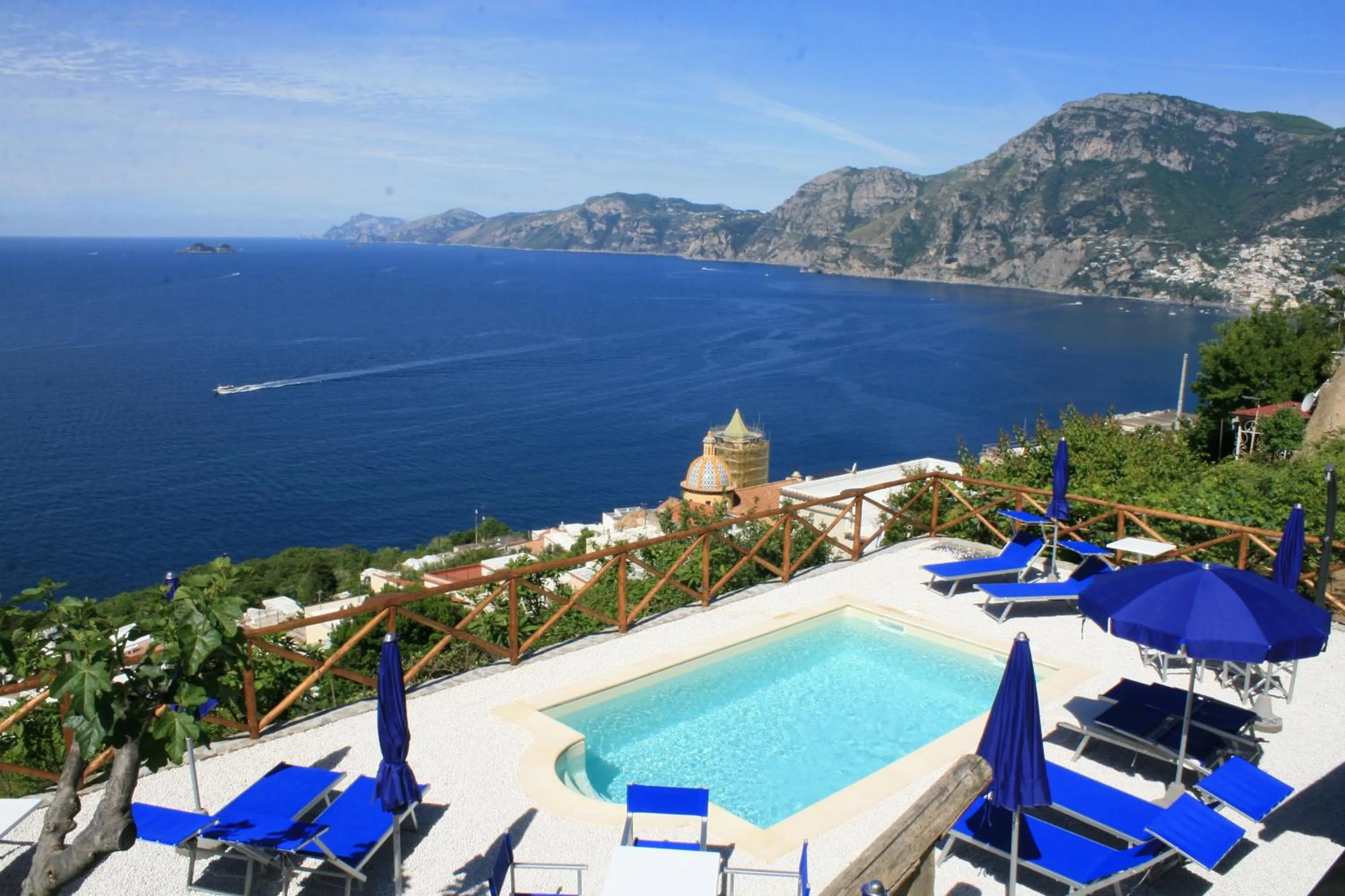 Patio in Villa Il Frantoio and Lilmar