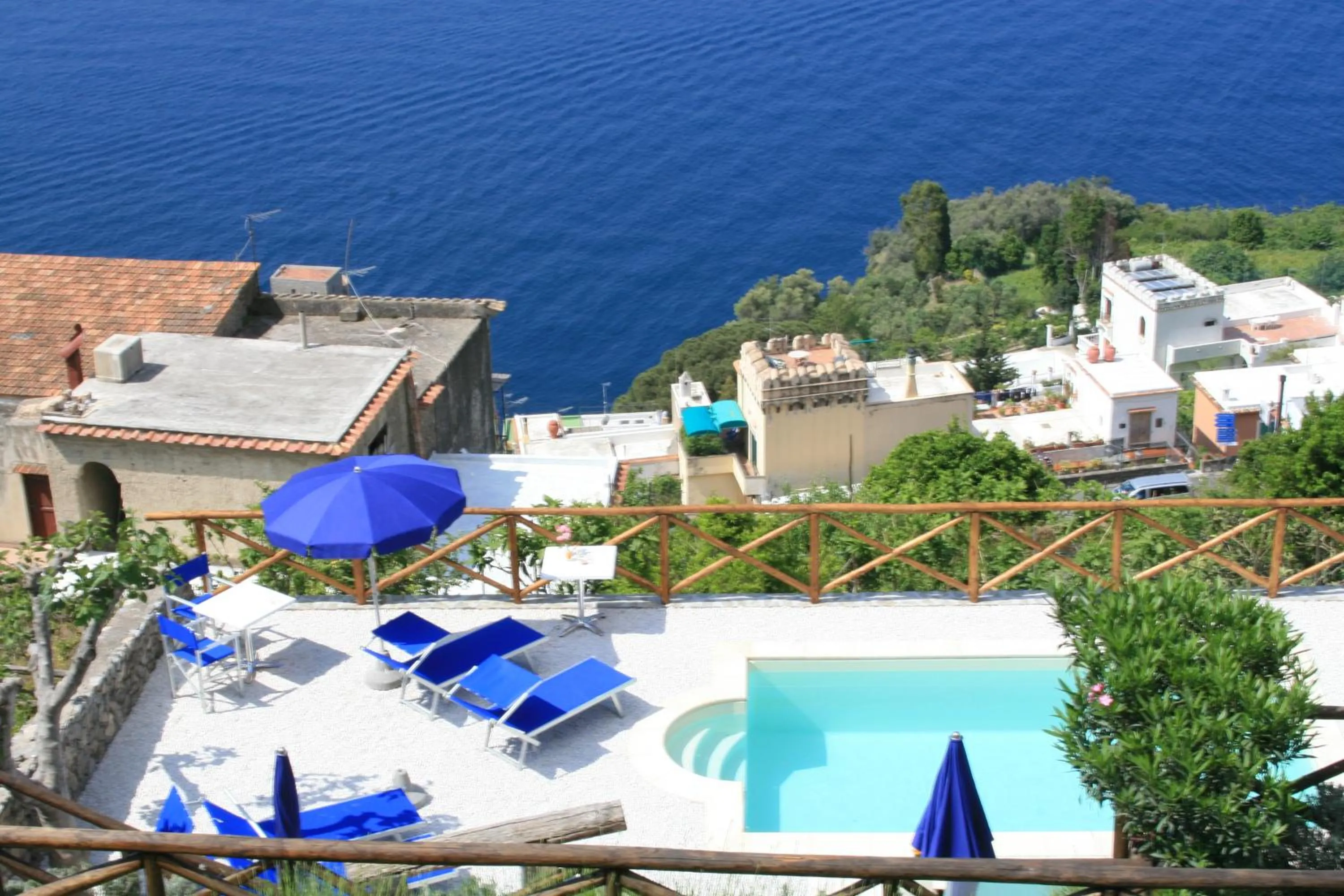 Patio in Villa Il Frantoio and Lilmar