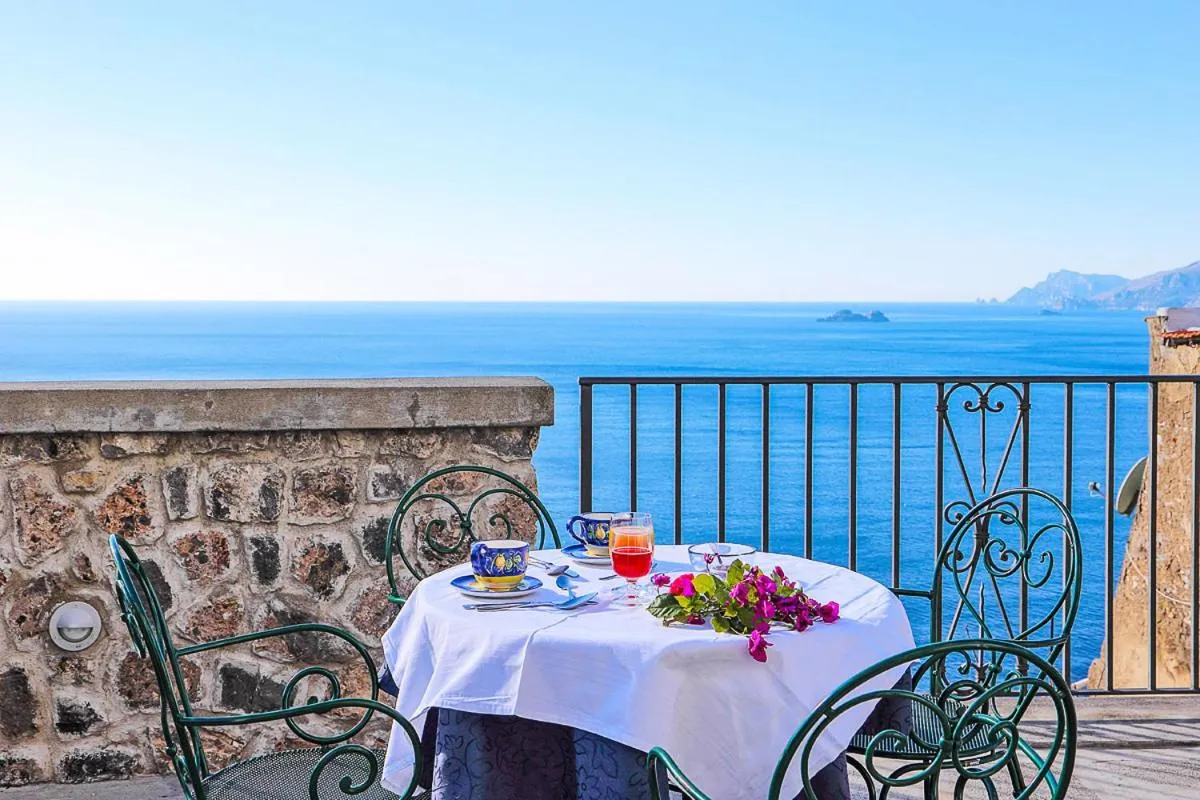 Restaurant/places to eat in Villa Il Frantoio and Lilmar