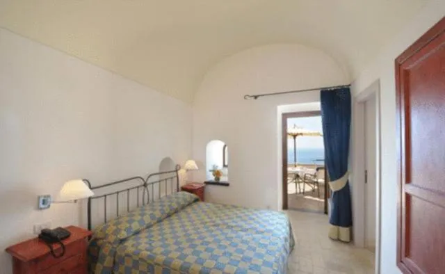 Bed in Villa Il Frantoio and Lilmar