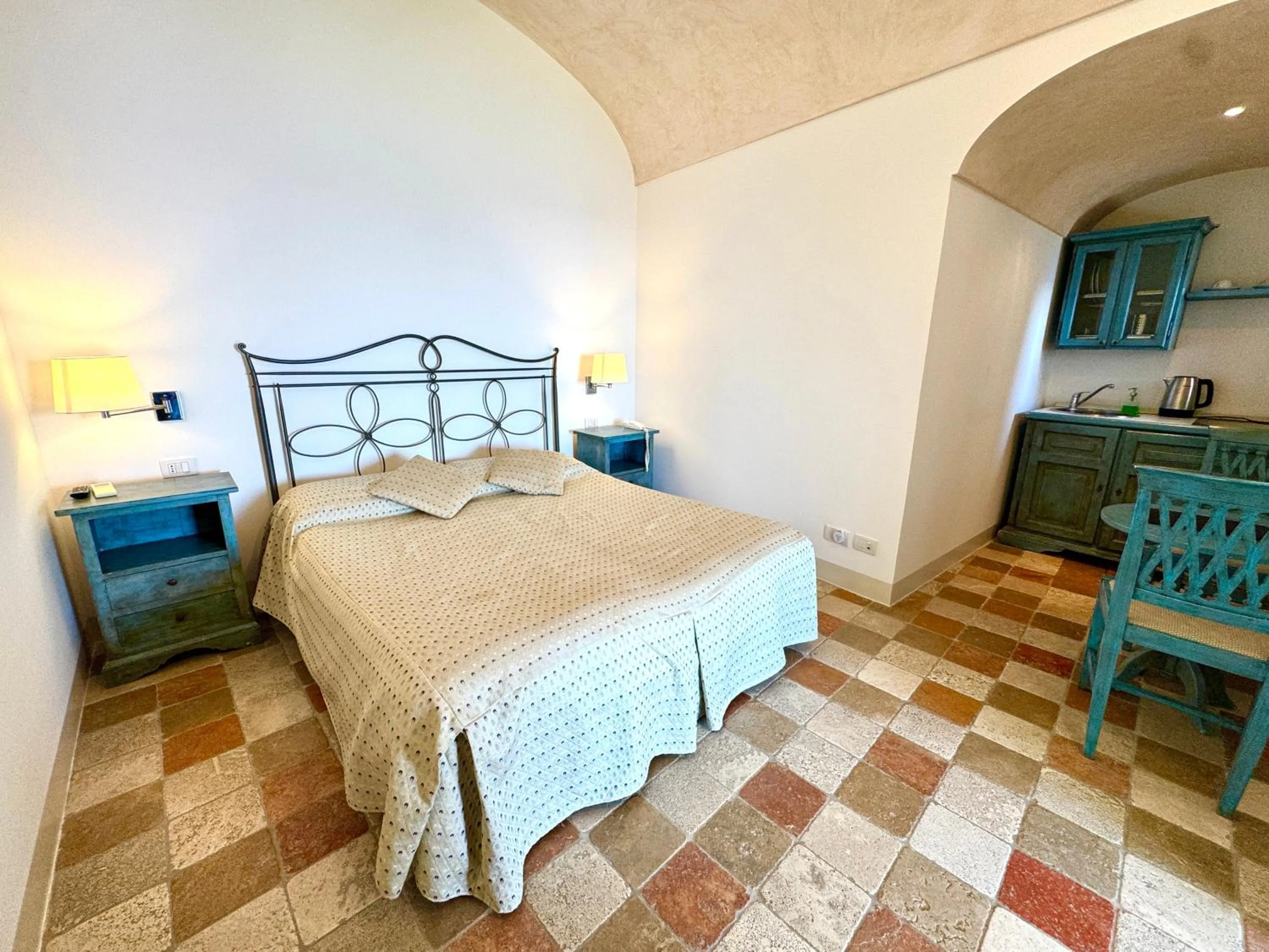 Bed in Villa Il Frantoio and Lilmar