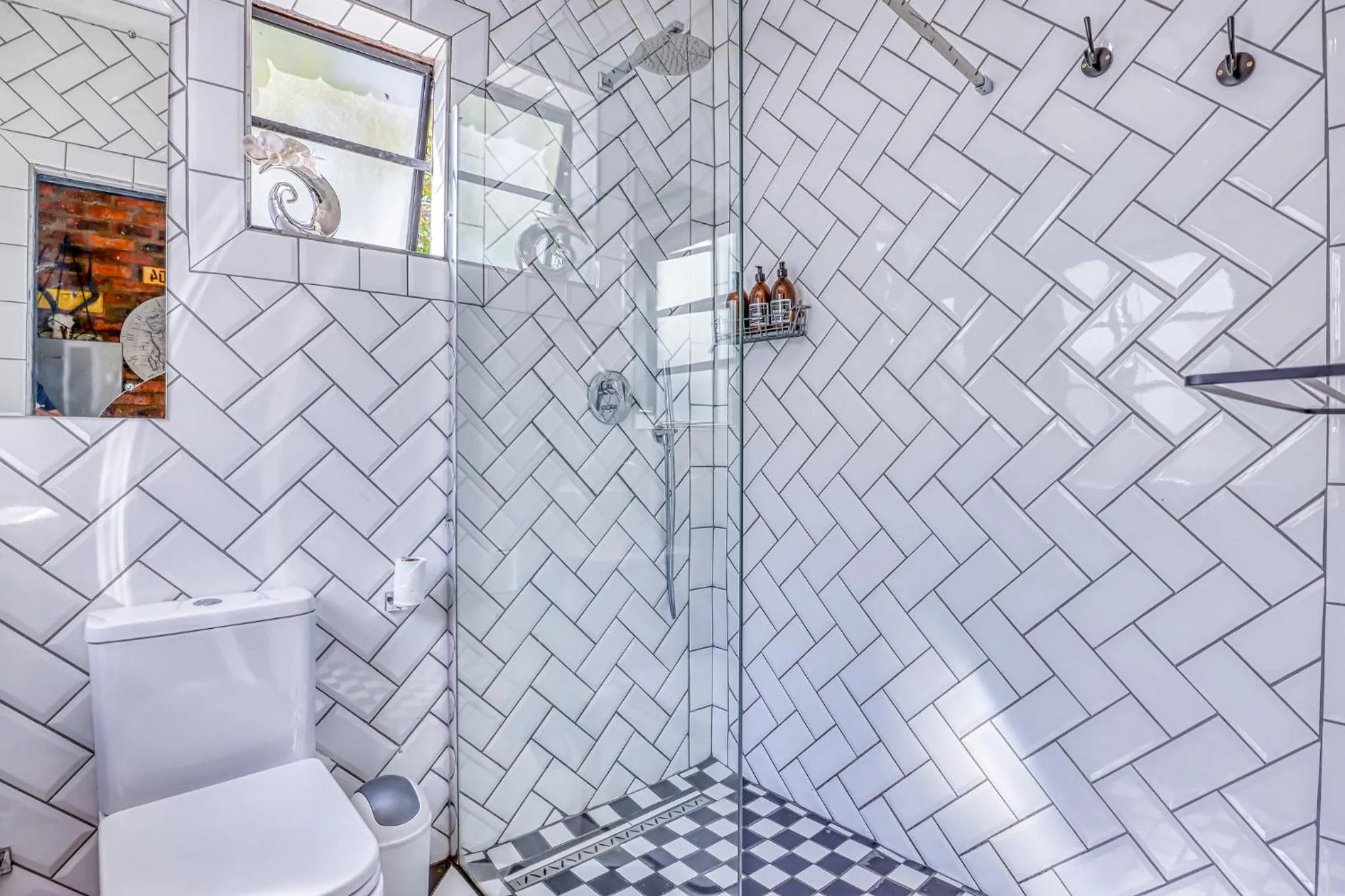 Toilet in The Bedford Manor