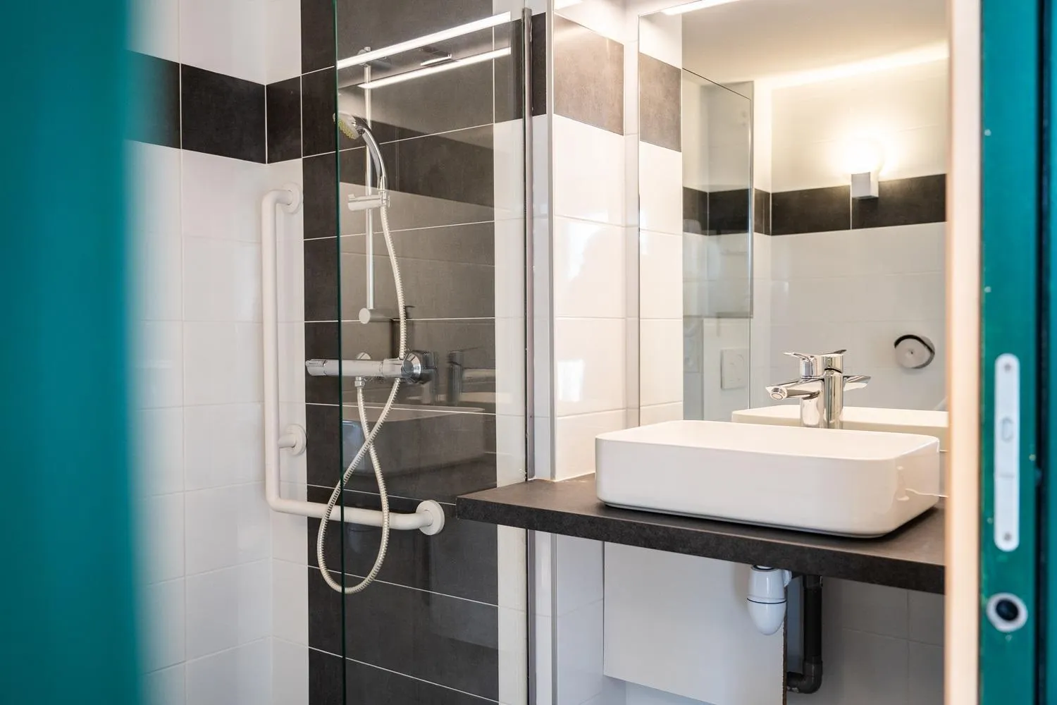 Shower in Centre Jean XXIII