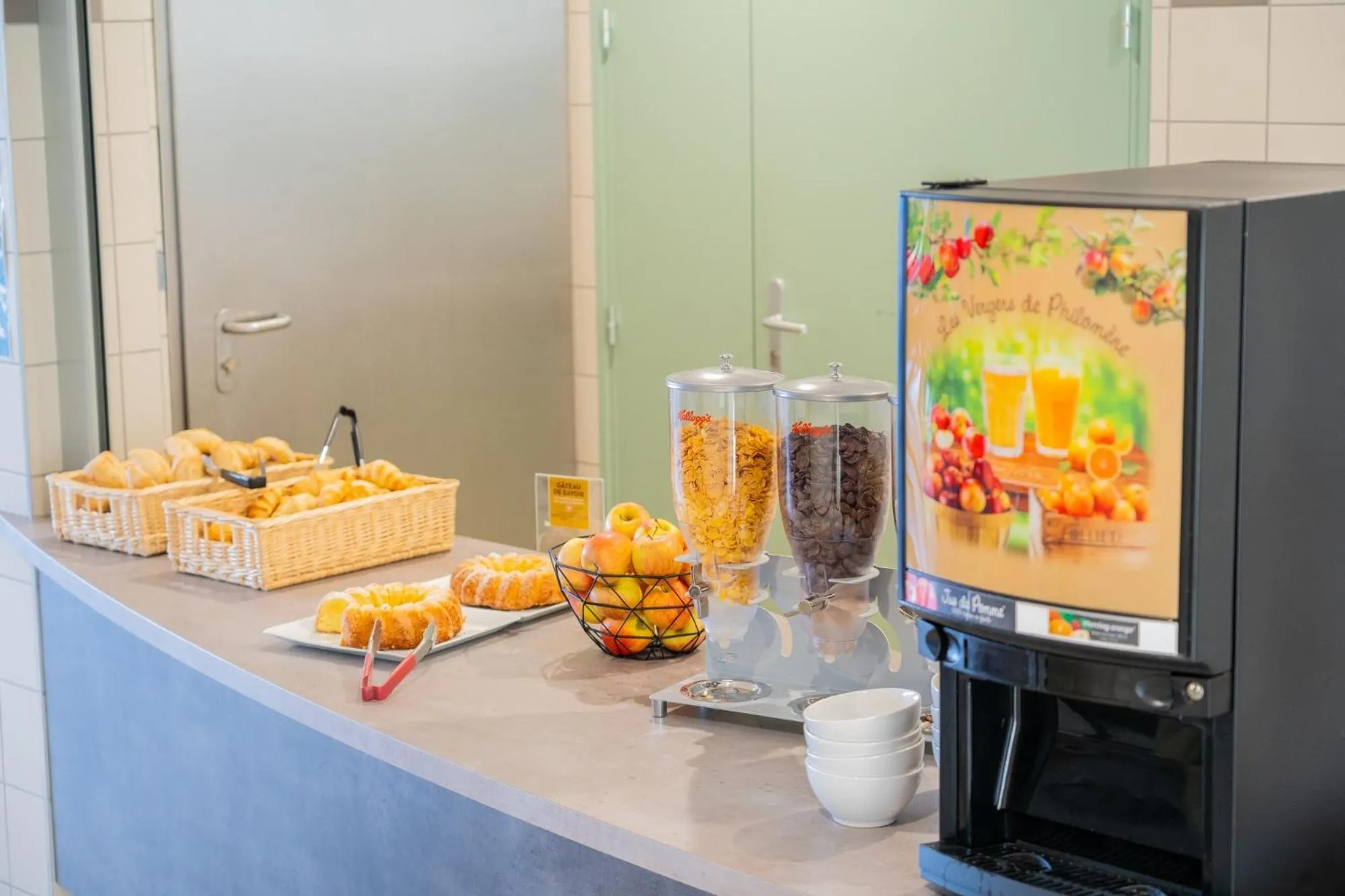 Buffet breakfast in Centre Jean XXIII