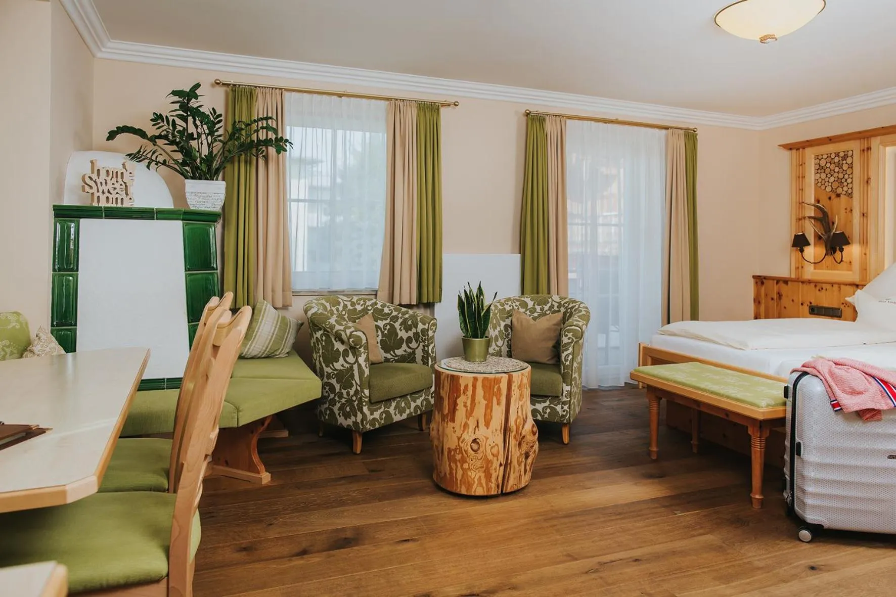 Balcony/Terrace, Bed in Ortner's Resort