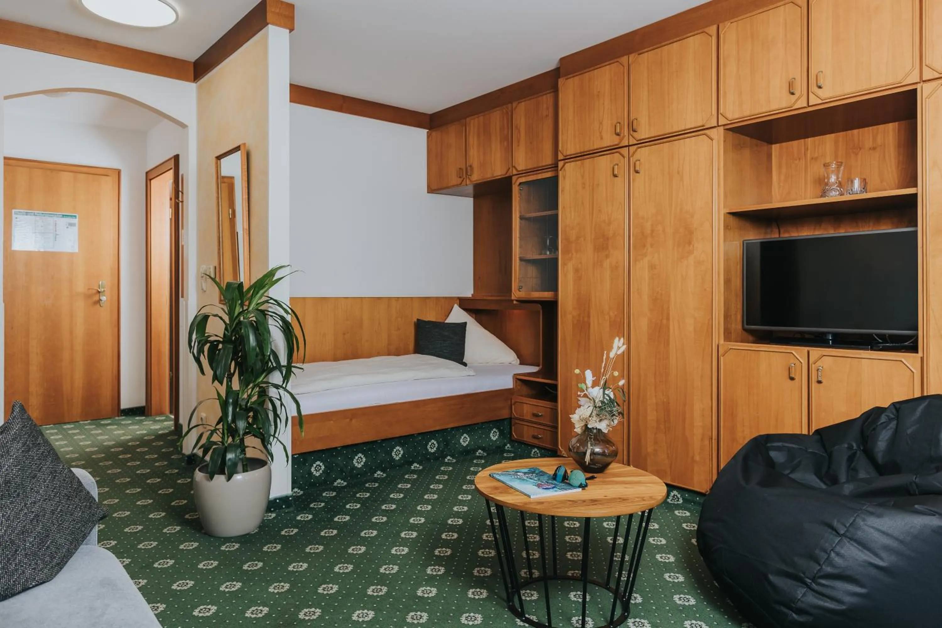 Photo of the whole room, Bed in Ortner's Resort