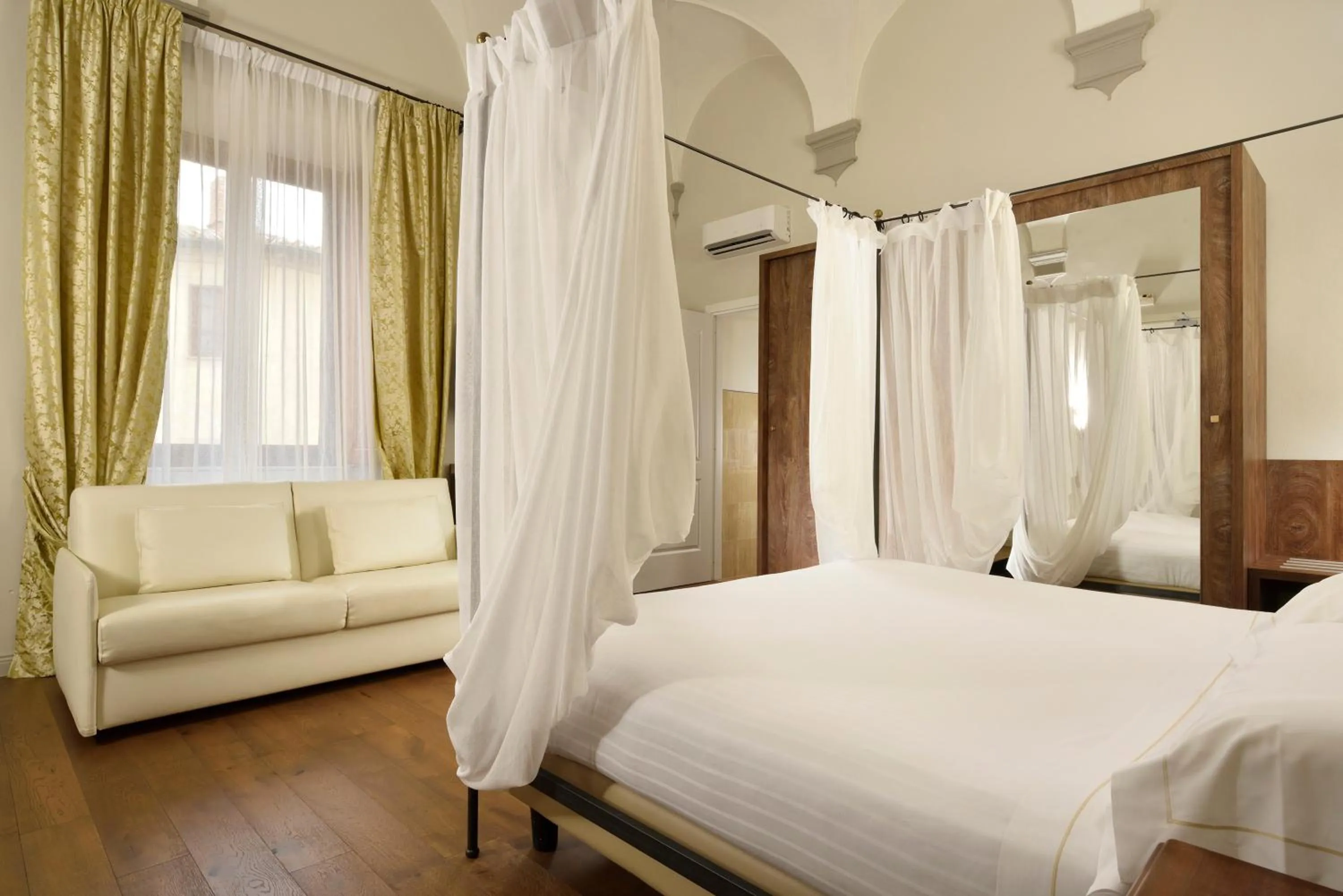 Bedroom, Bed in Villa Sabolini