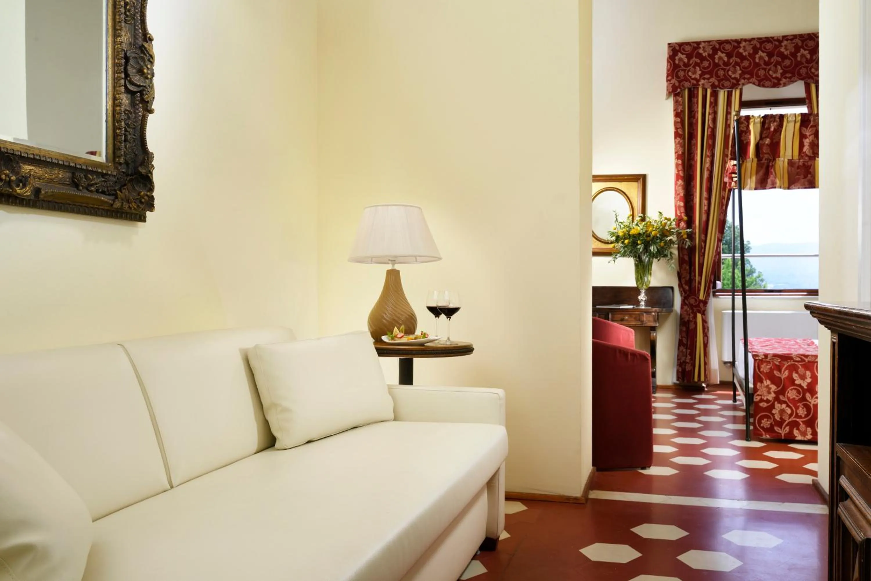 Photo of the whole room in Villa Sabolini