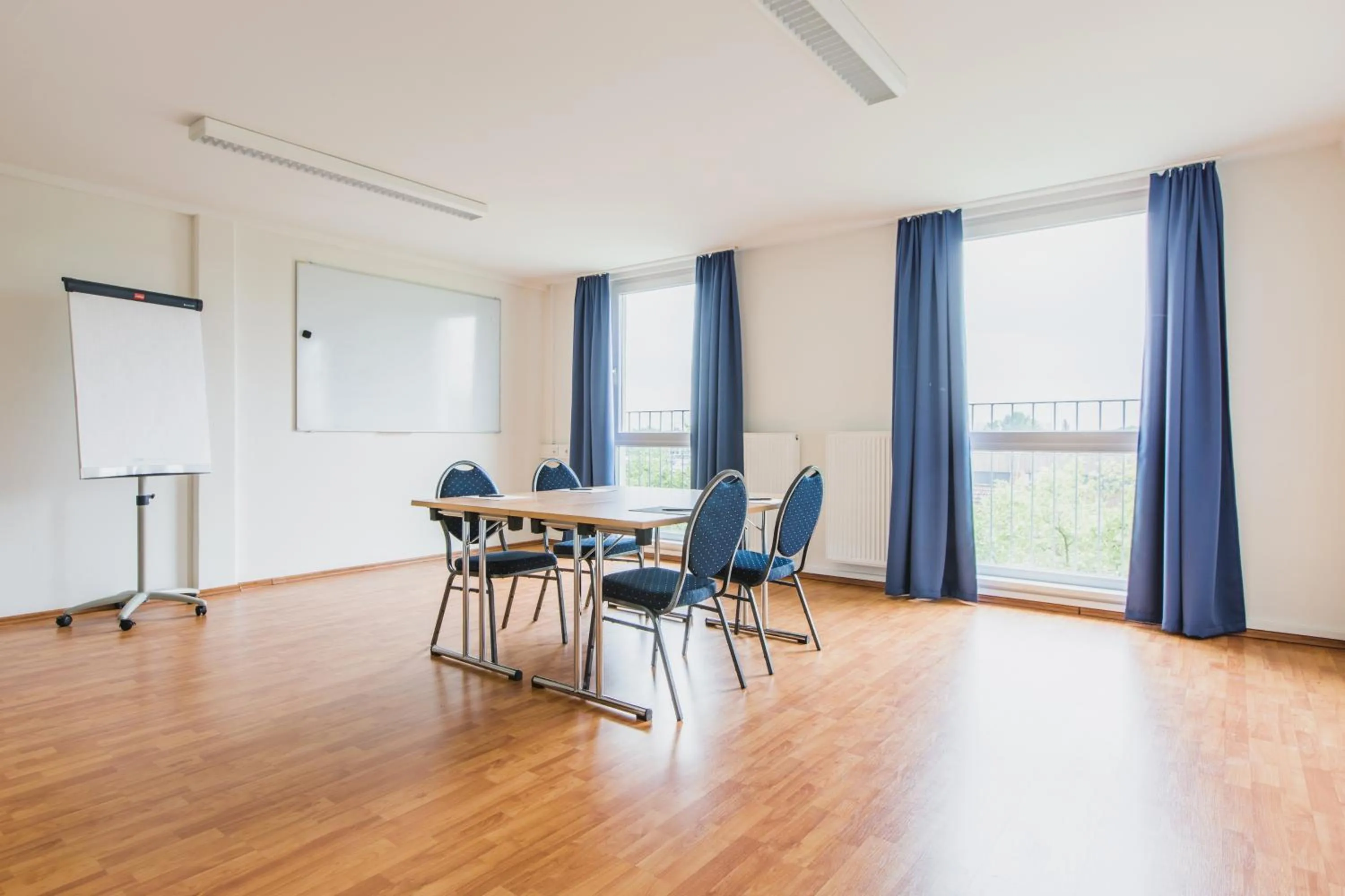 Meeting/conference room in a&o Berlin Hauptbahnhof