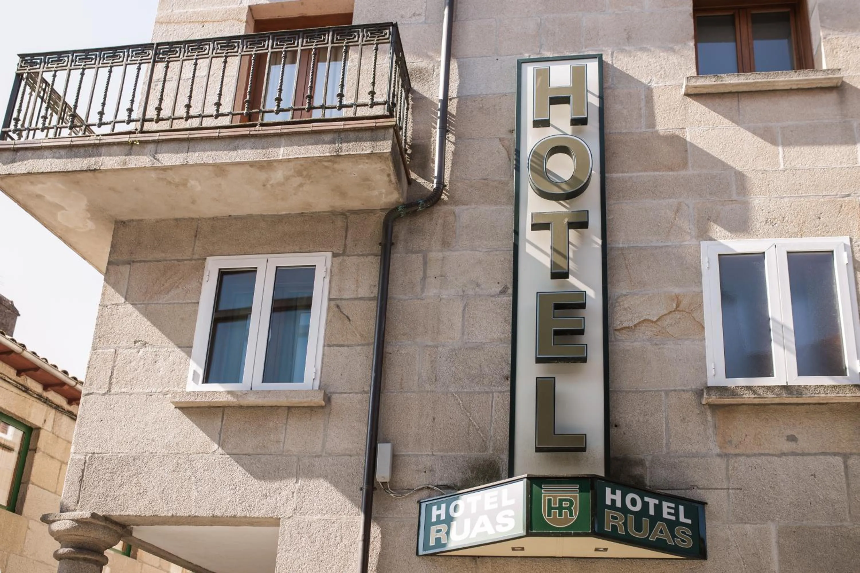 Property building in Hotel Restaurante Rúas