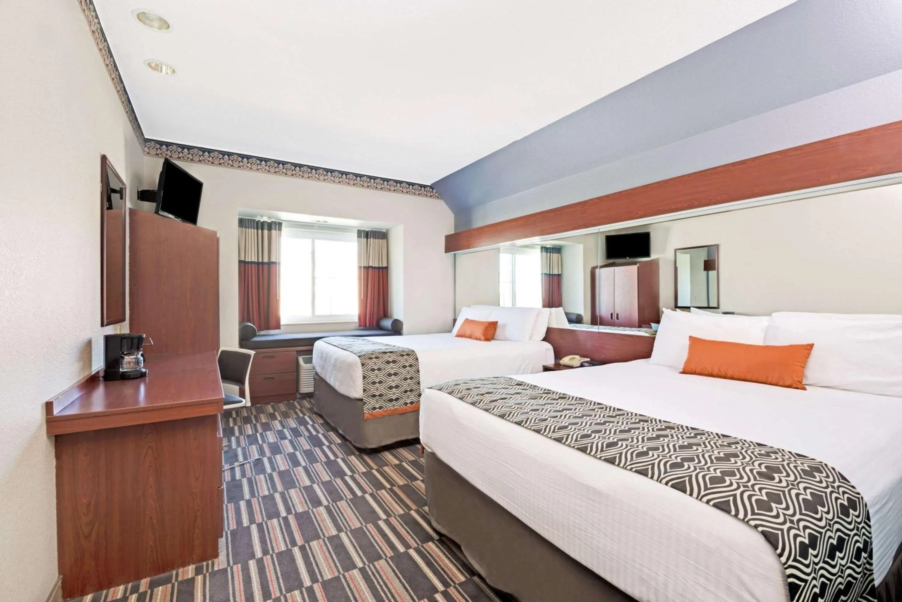 Photo of the whole room, Bed in Microtel Inn & Suites Urbandale