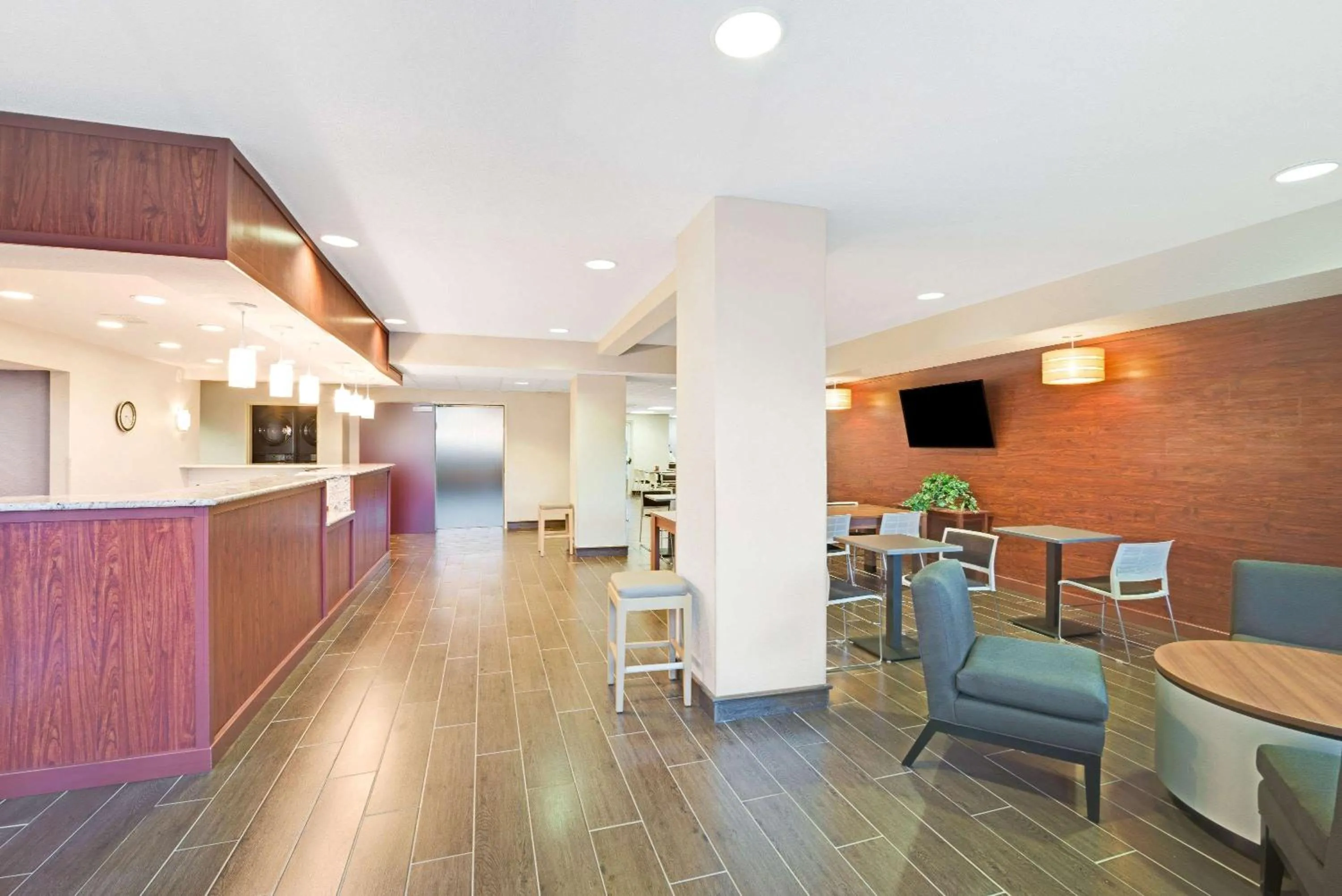 Lobby or reception in Microtel Inn & Suites Urbandale
