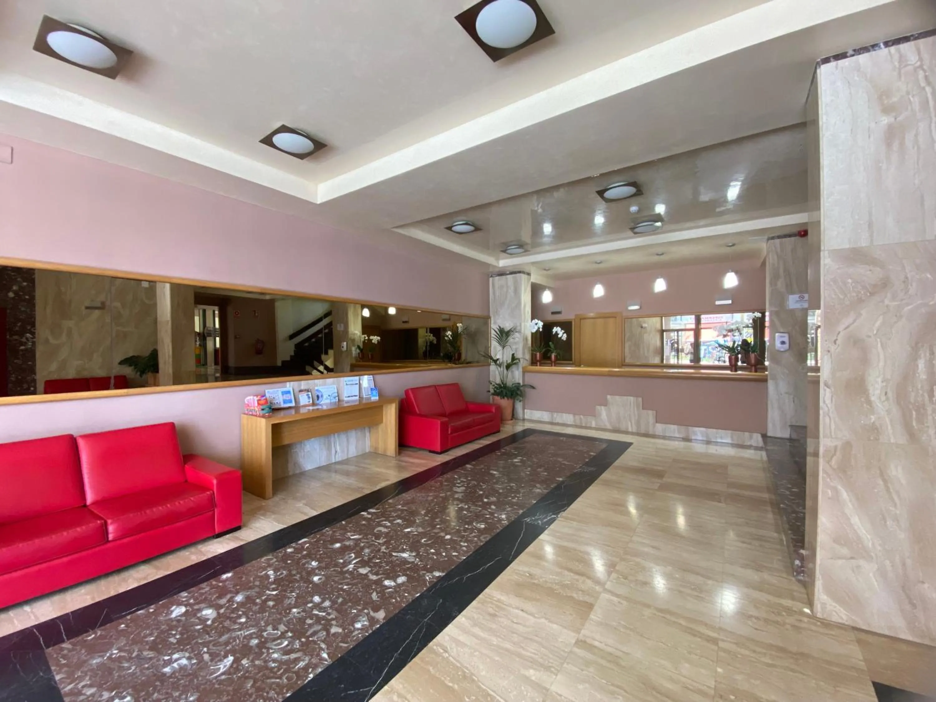 Lobby or reception in Apartamentos MS Pepita