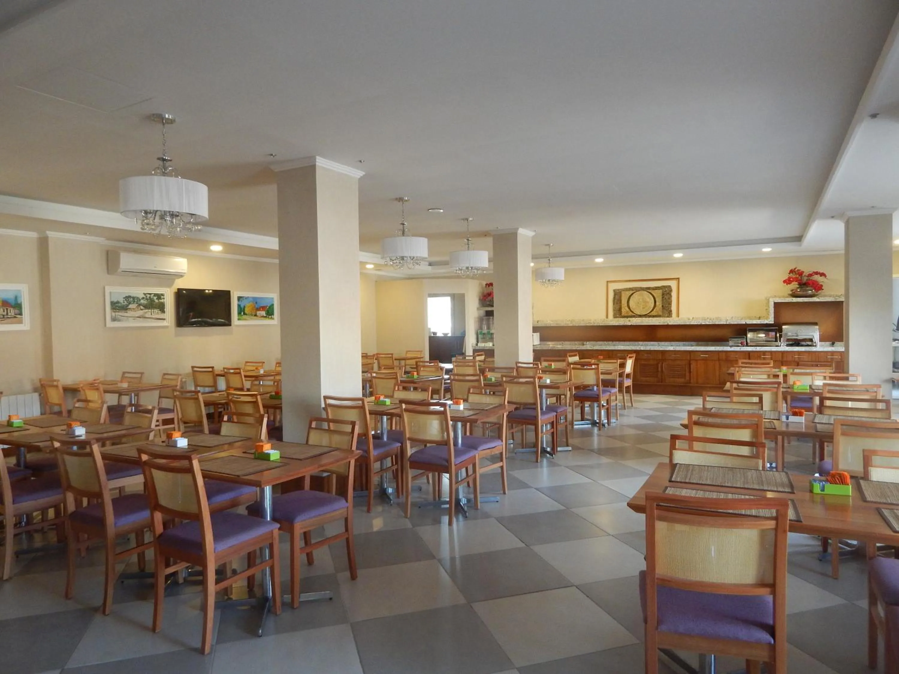 Restaurant/places to eat in Life Hotel Infinity