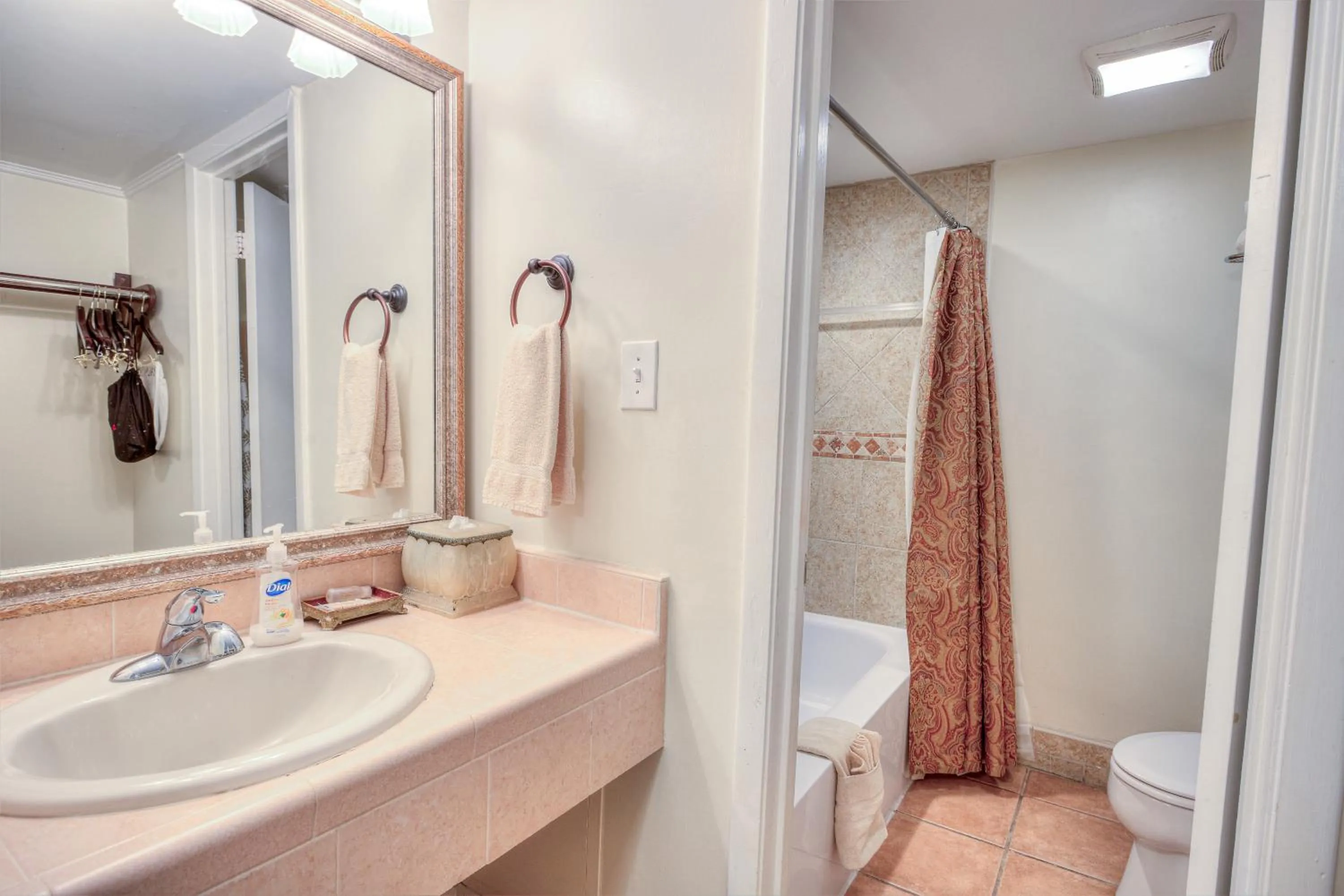 Shower in La Fiesta Ocean Inn & Suites