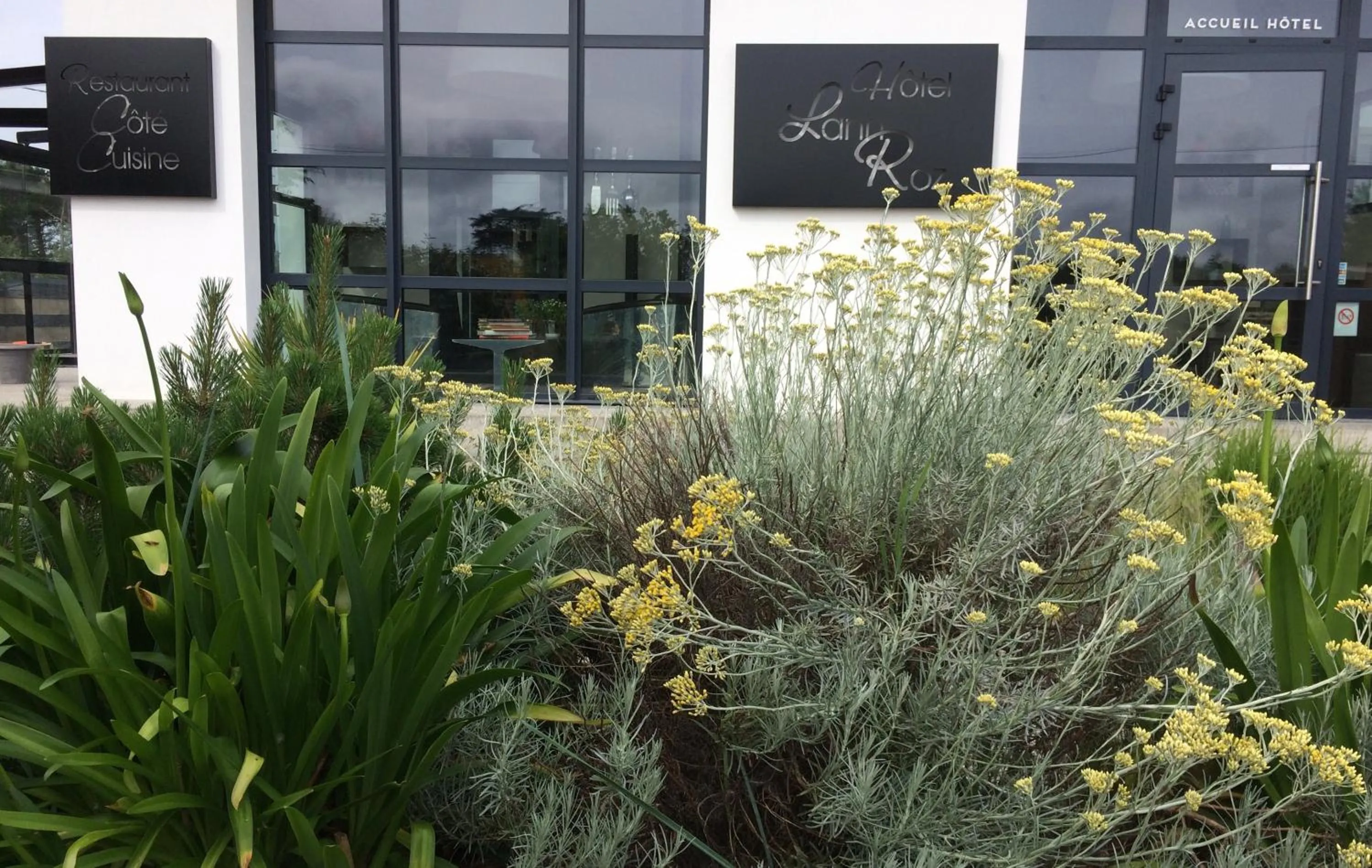 Facade/entrance in Hotel-Restaurant Lann Roz / Côte Cuisine