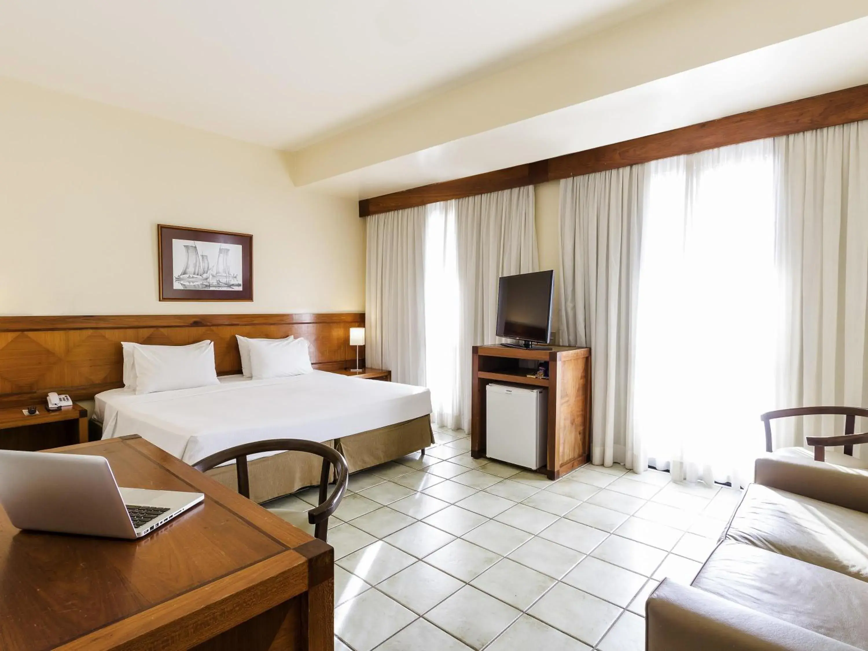 Standard Room with One King Bed - not renovated in Novotel Salvador Rio Vermelho Standard Room with One King Bed - not renovated in Novotel Salvador Rio Vermelho