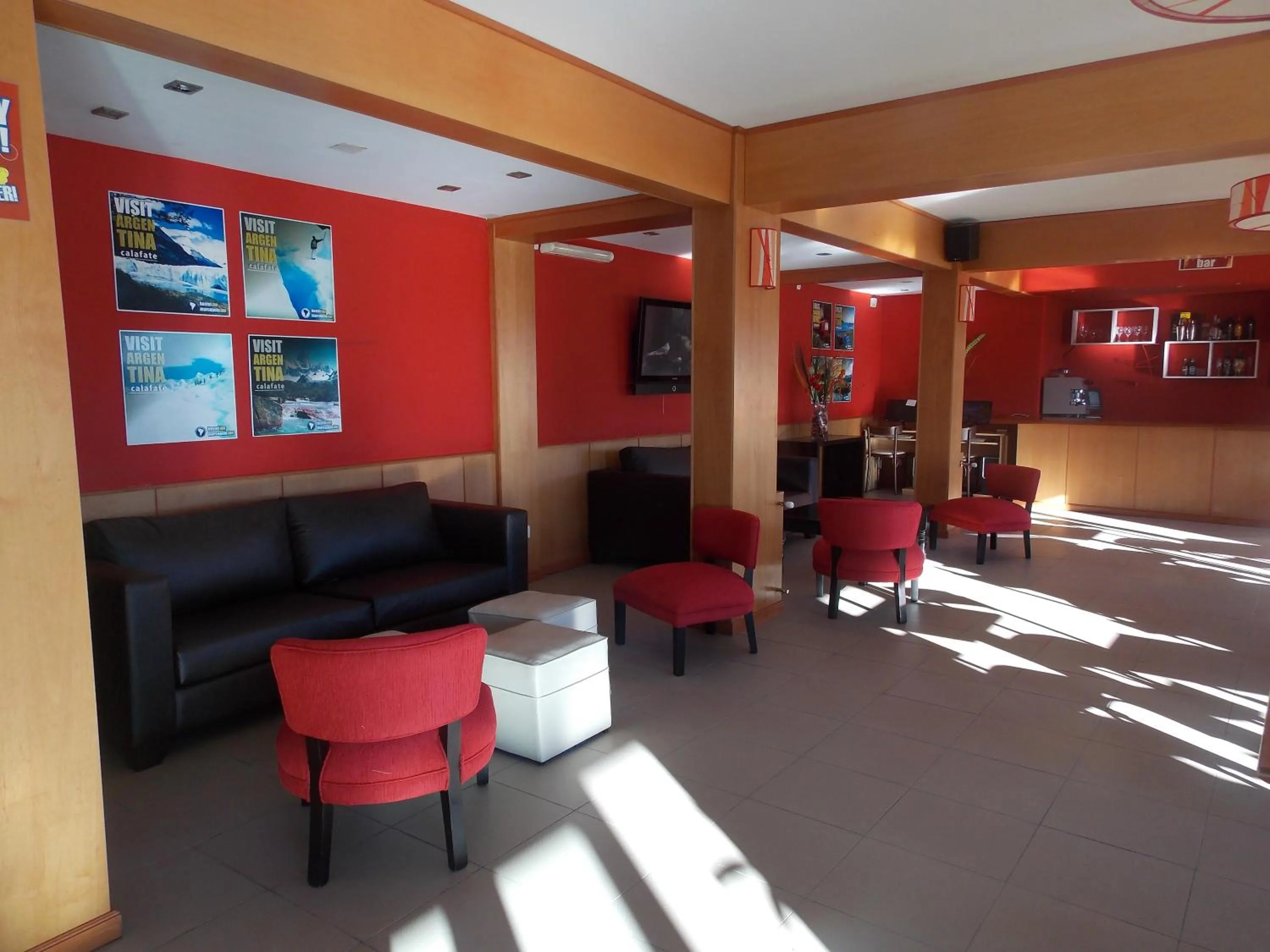 Lounge or bar in Marcopolo Suites Calafate