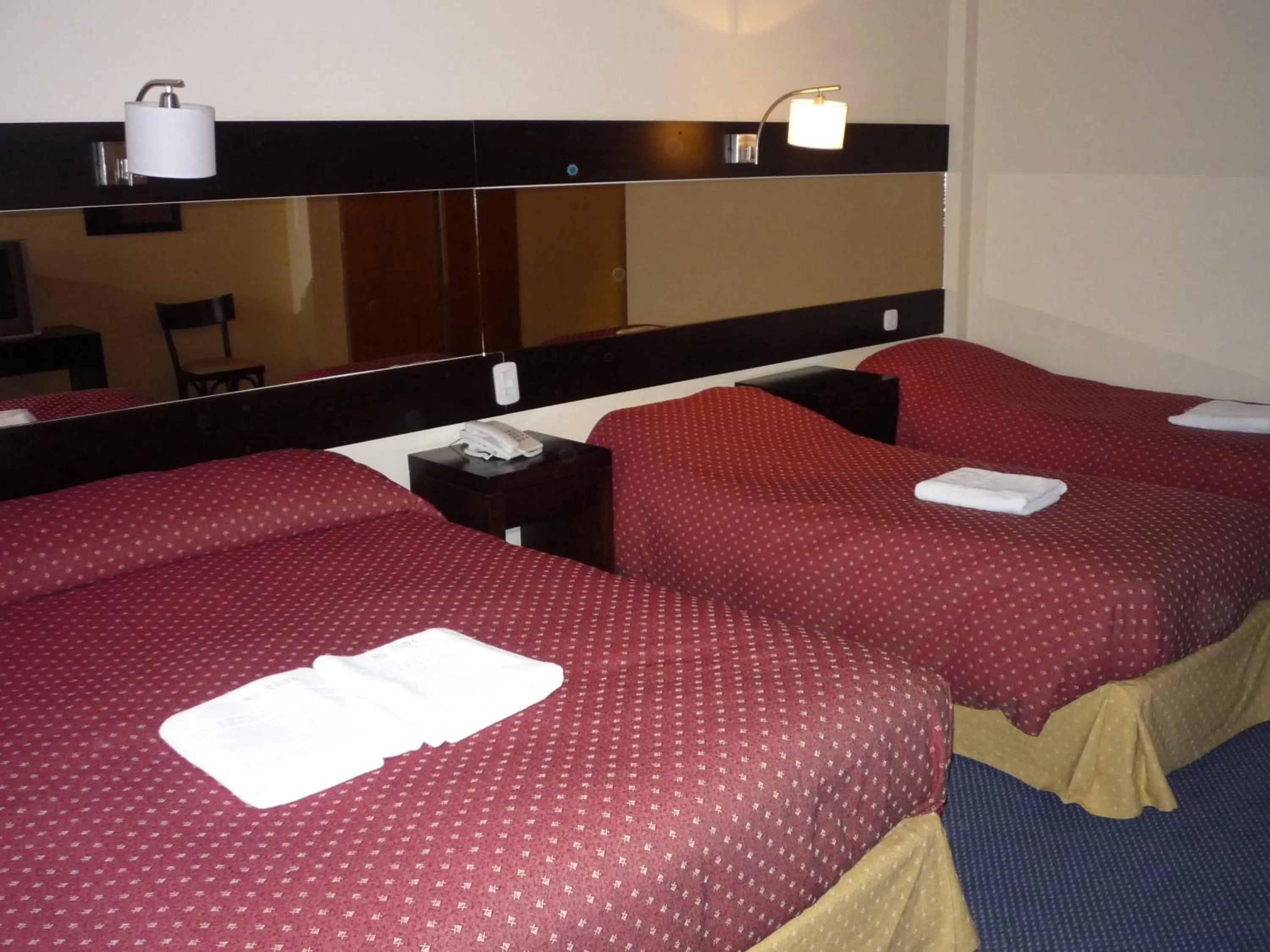 Photo of the whole room, Bed in Marcopolo Suites Calafate