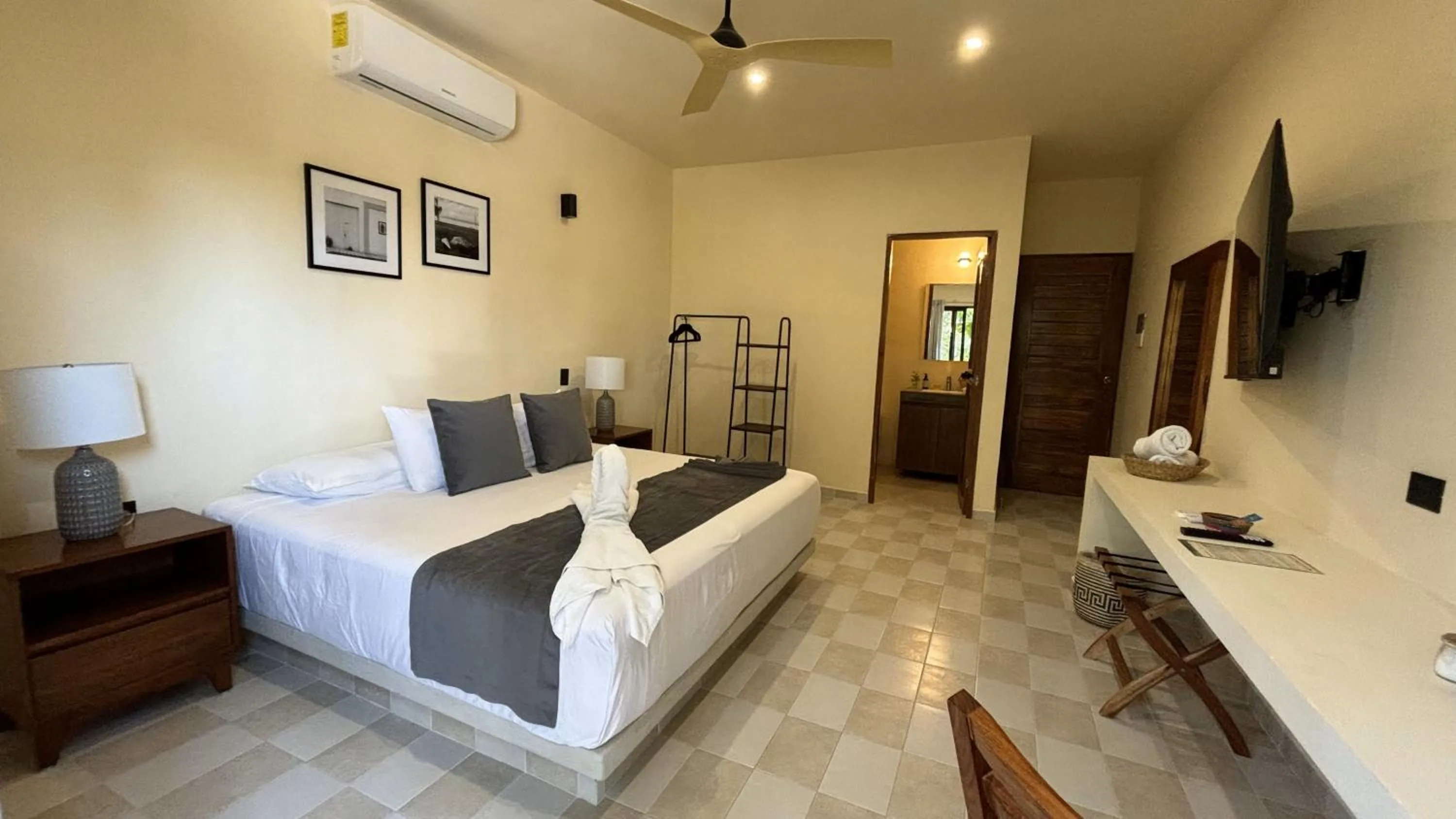 Bedroom, Bed in Hotel Casa Barbara Holbox