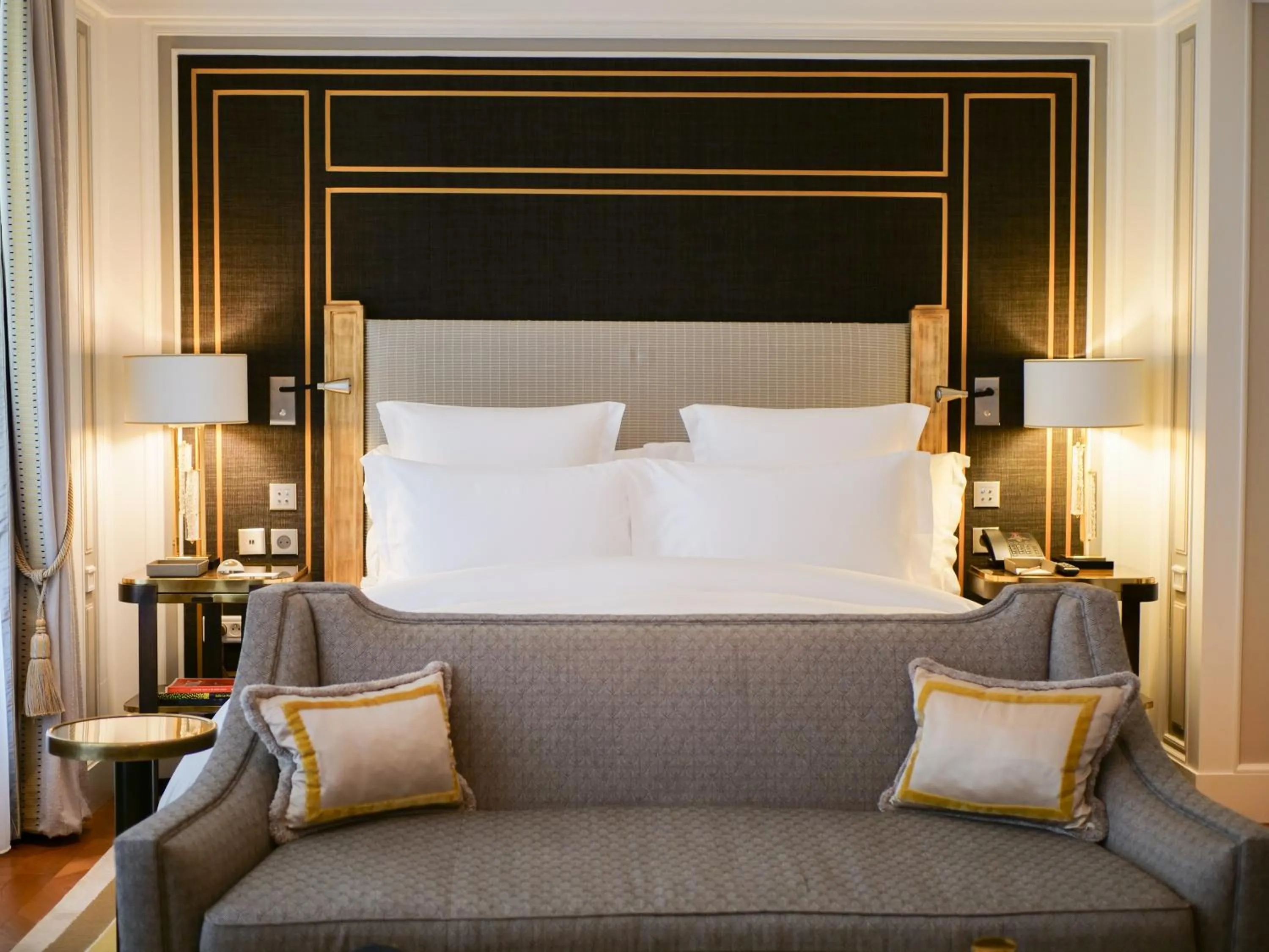 Photo of the whole room, Bed in Hotel de Crillon