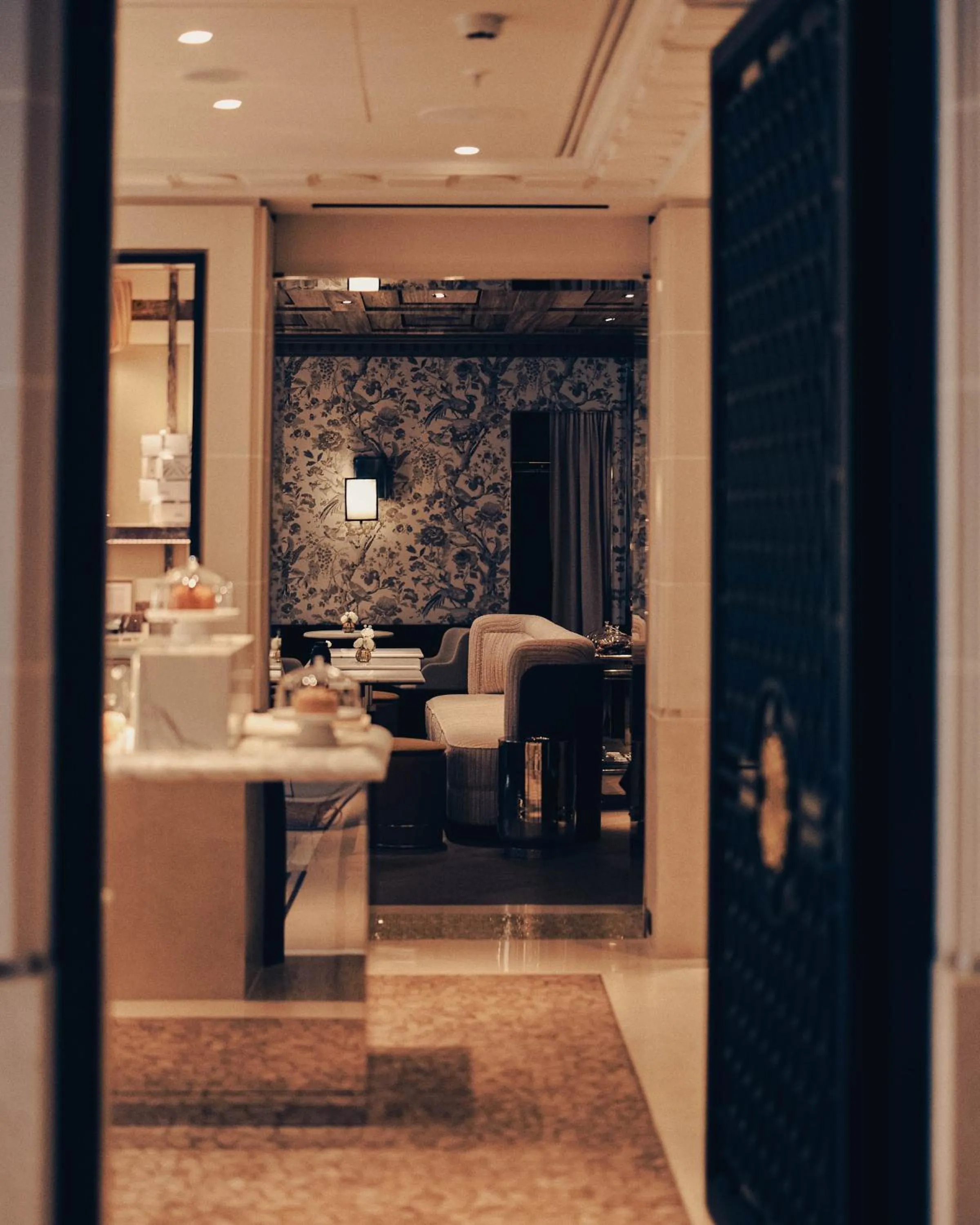 Restaurant/places to eat in Hotel de Crillon