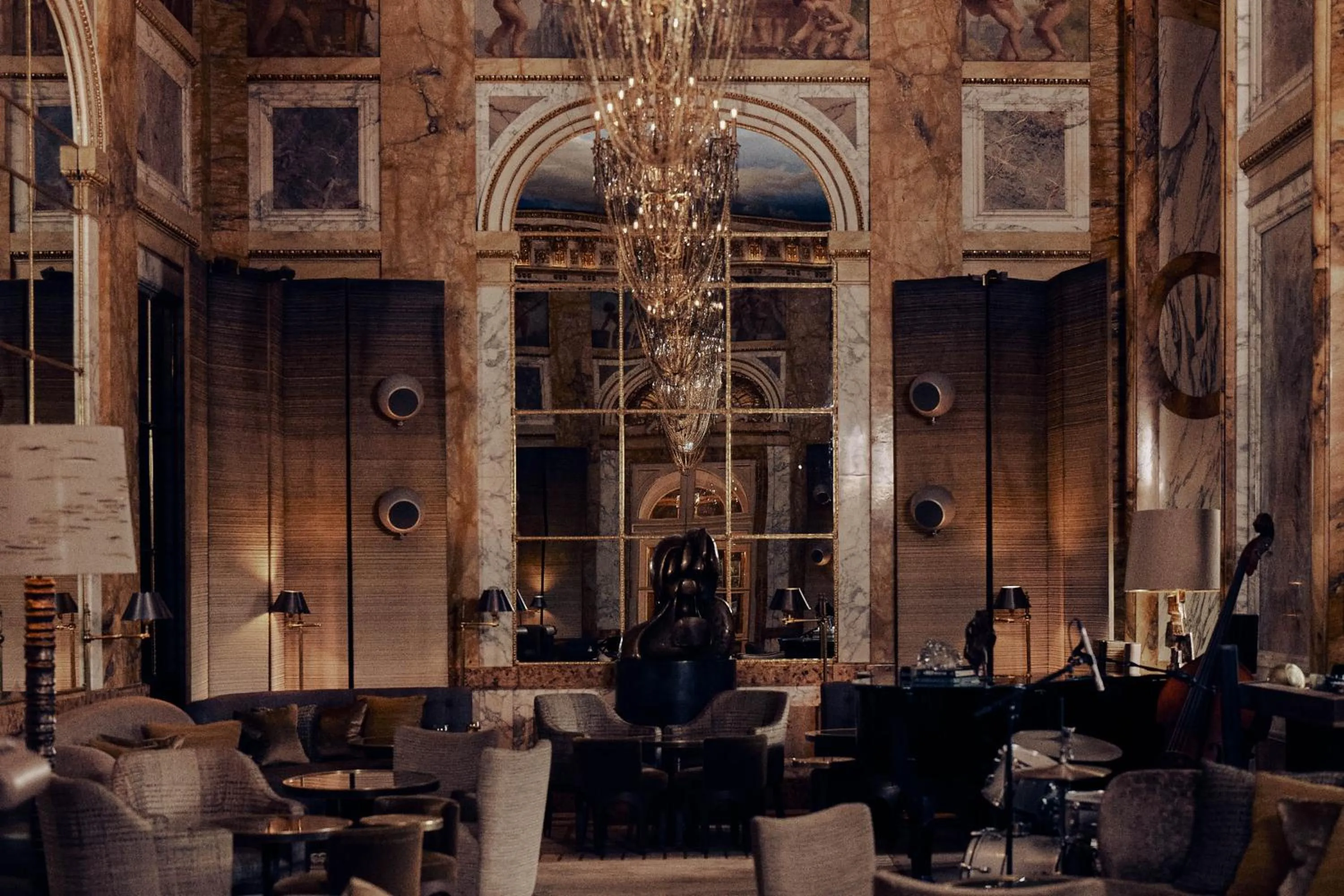 Restaurant/places to eat in Hotel de Crillon