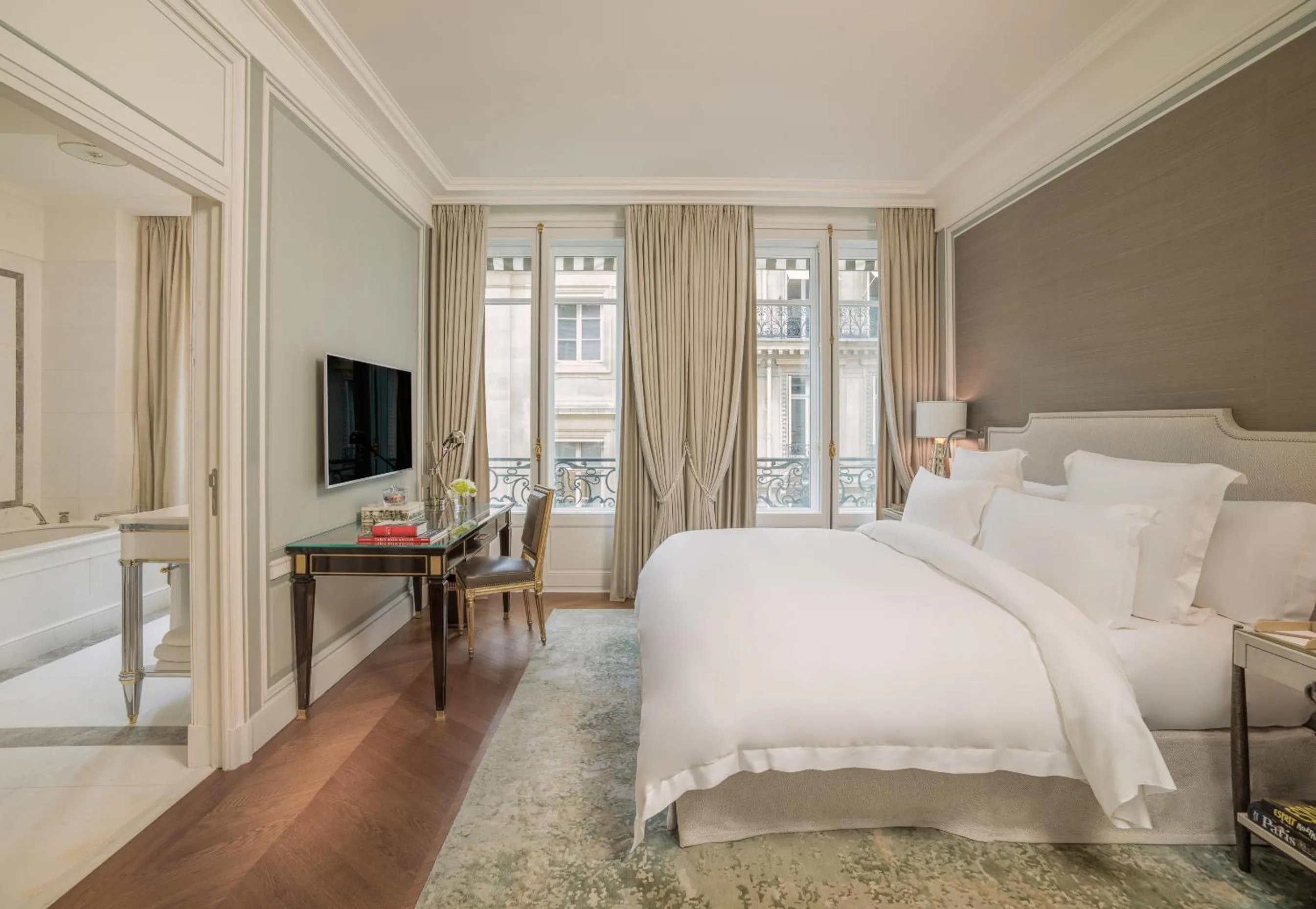 Bedroom, Bed in Hotel de Crillon