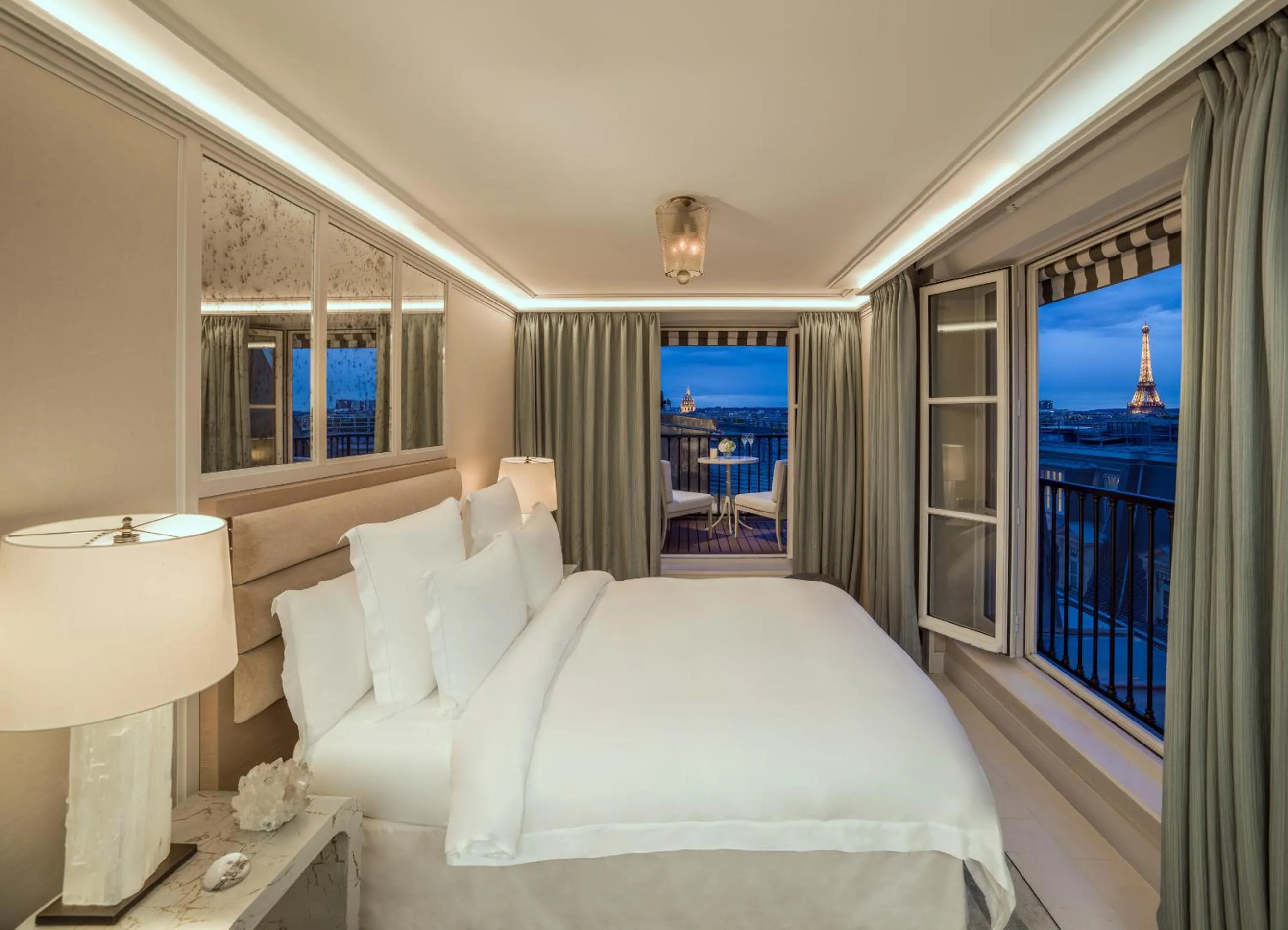 Photo of the whole room, Bed in Hotel de Crillon