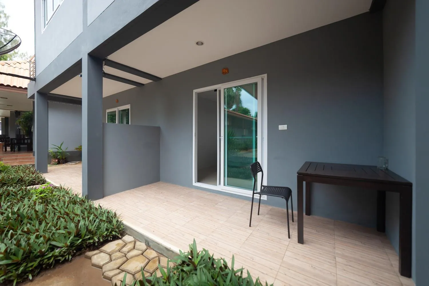 Patio in Maenam Villa Hotel