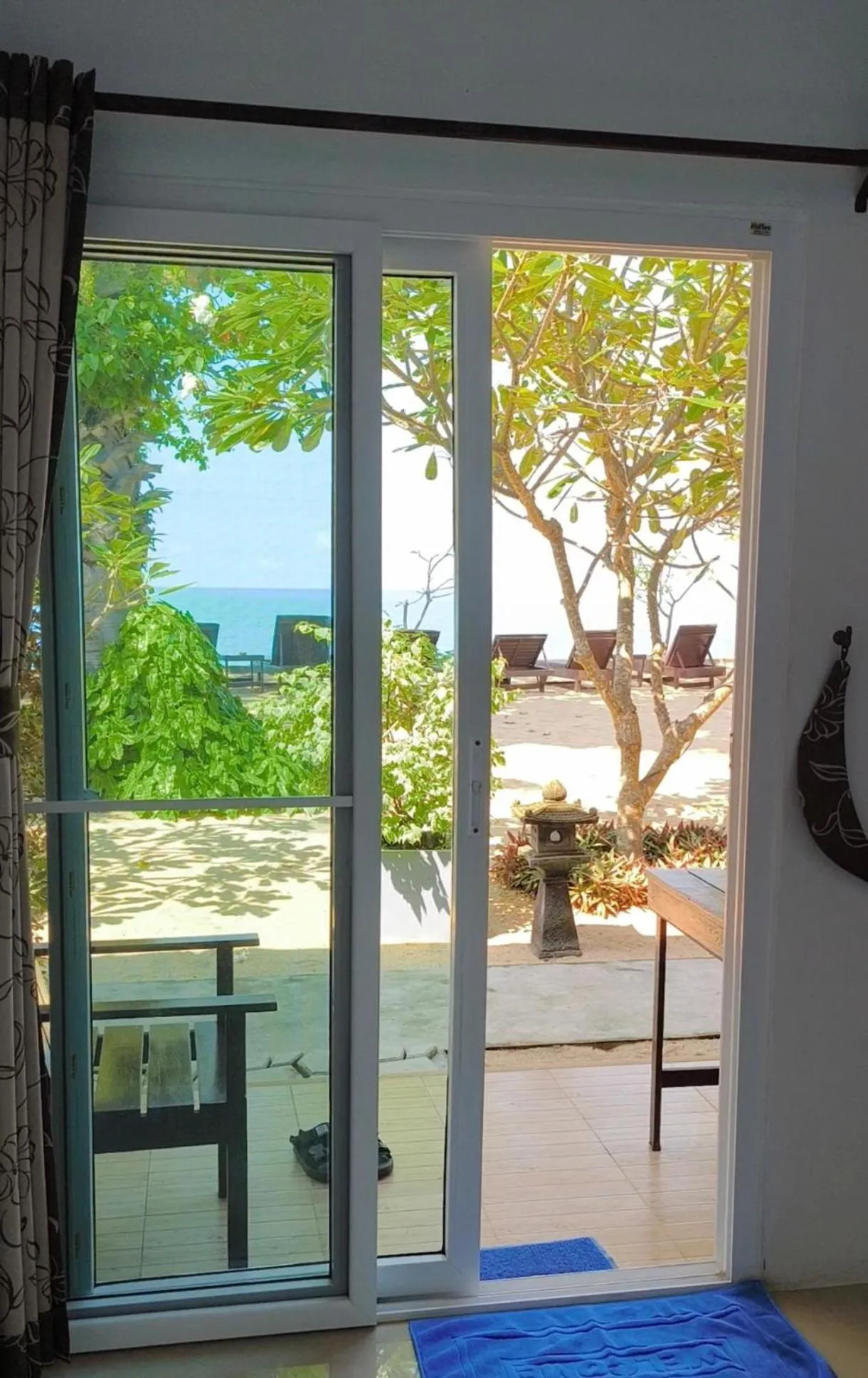 Garden view in Maenam Villa Hotel