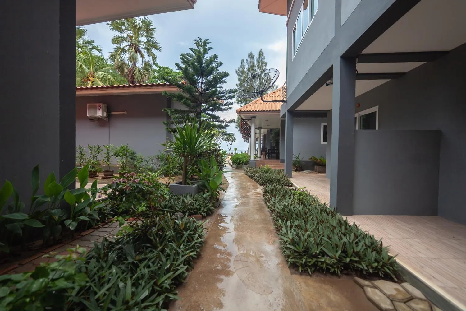 Property building in Maenam Villa Hotel