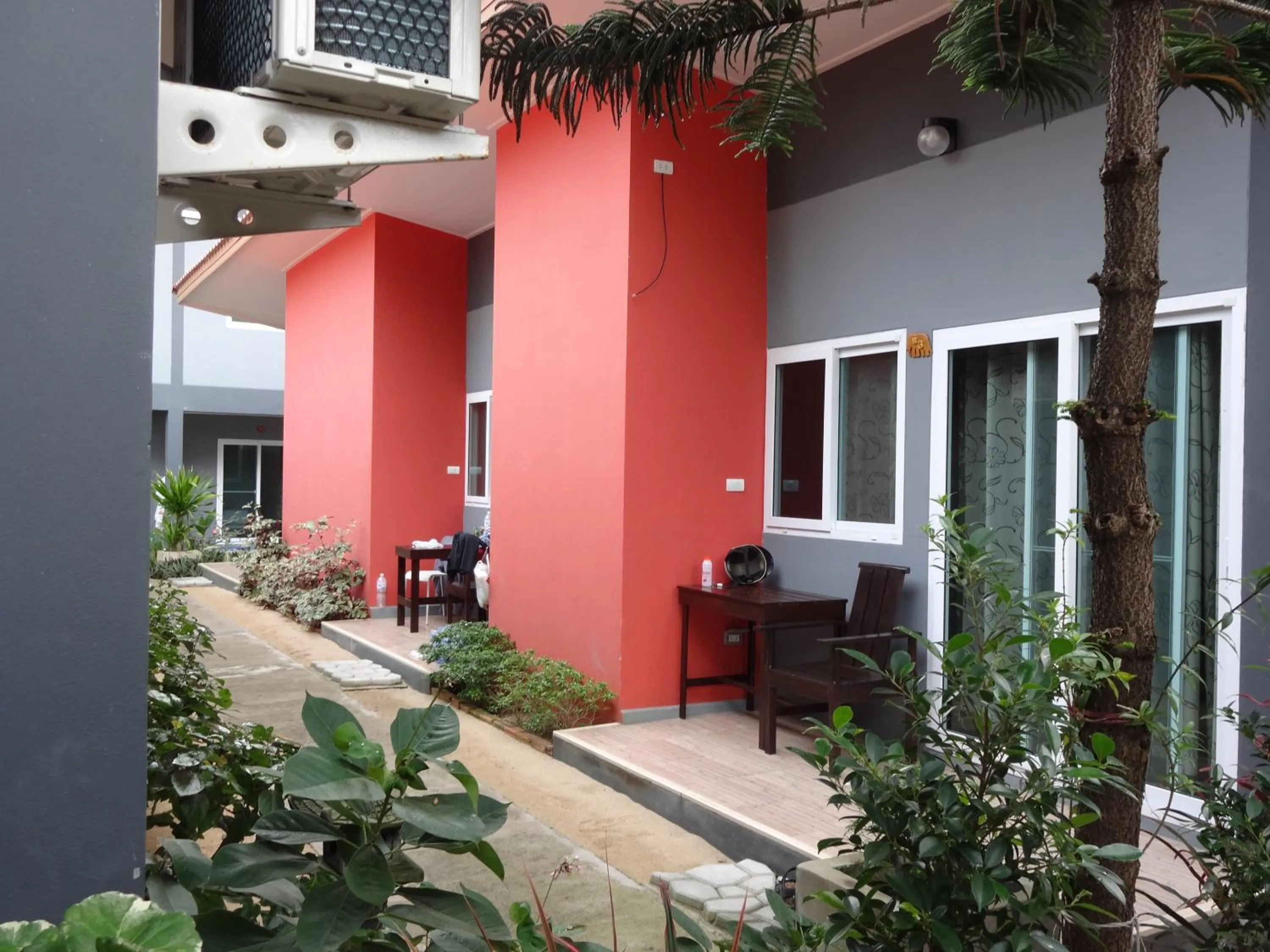 Patio in Maenam Villa Hotel