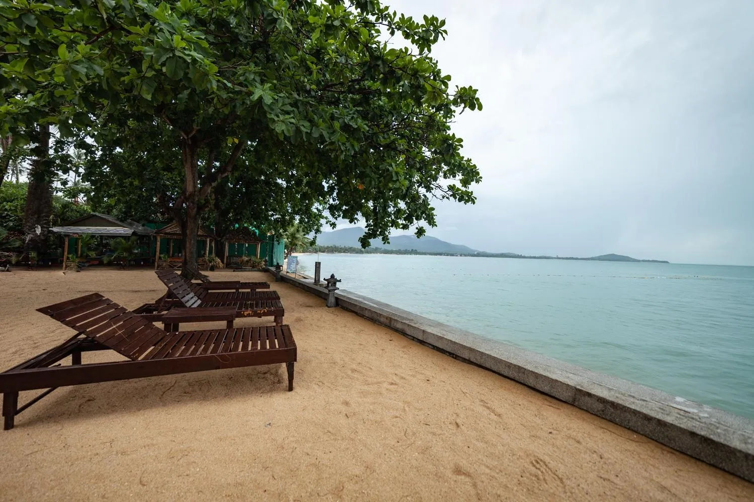 Beach in Maenam Villa Hotel