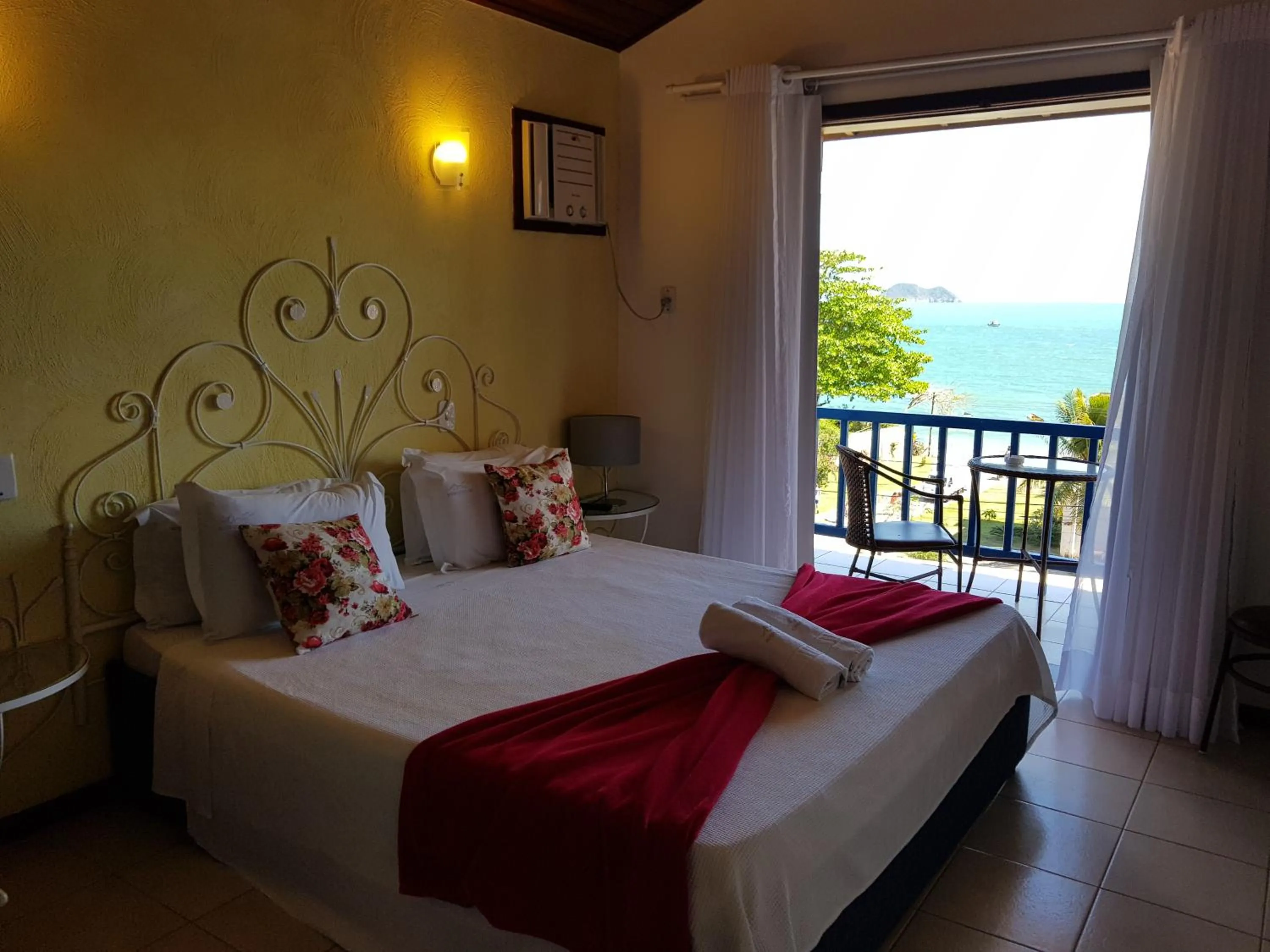 Bed in Coronado Beach Hotel