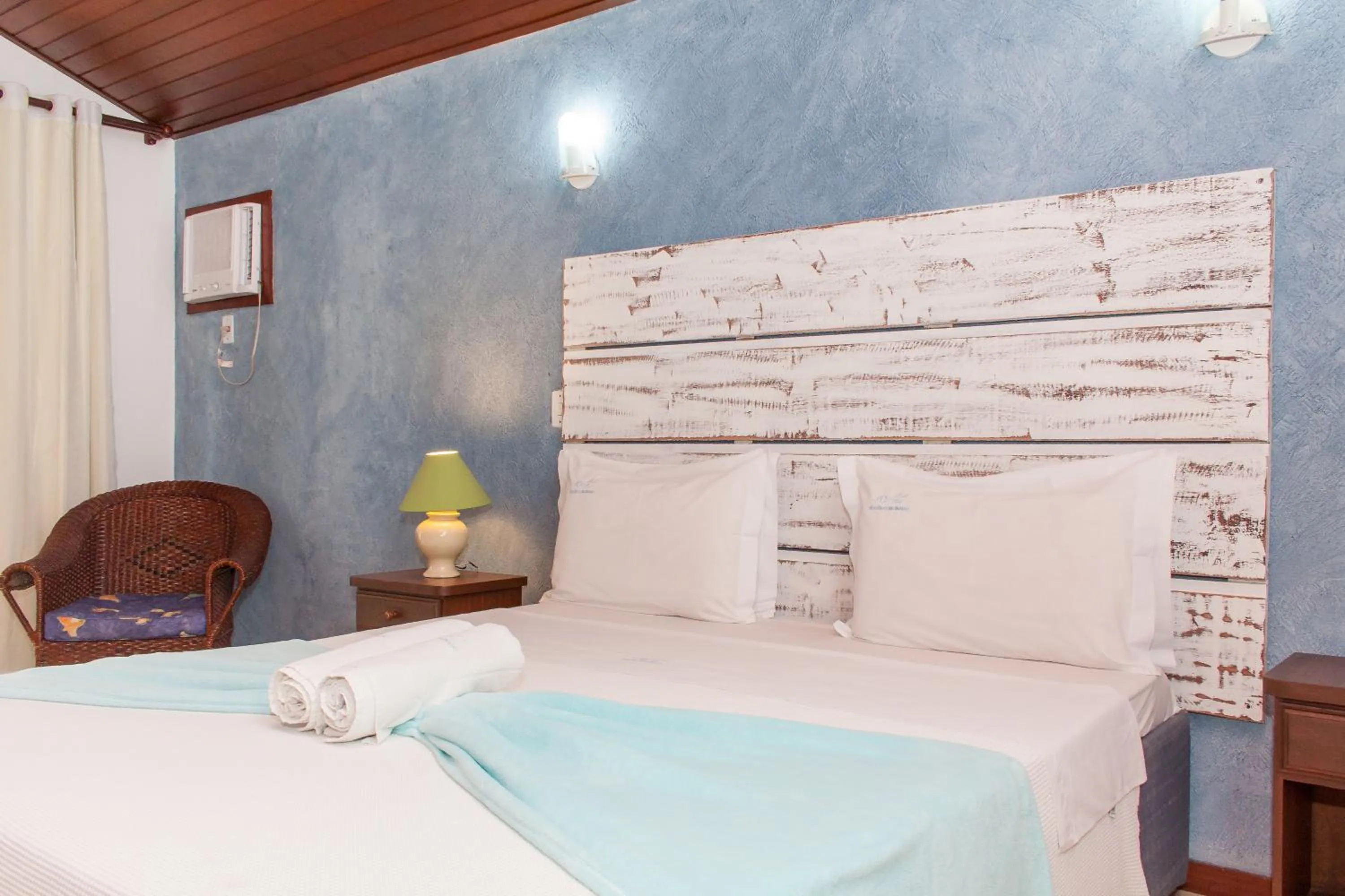 Photo of the whole room, Bed in Coronado Beach Hotel