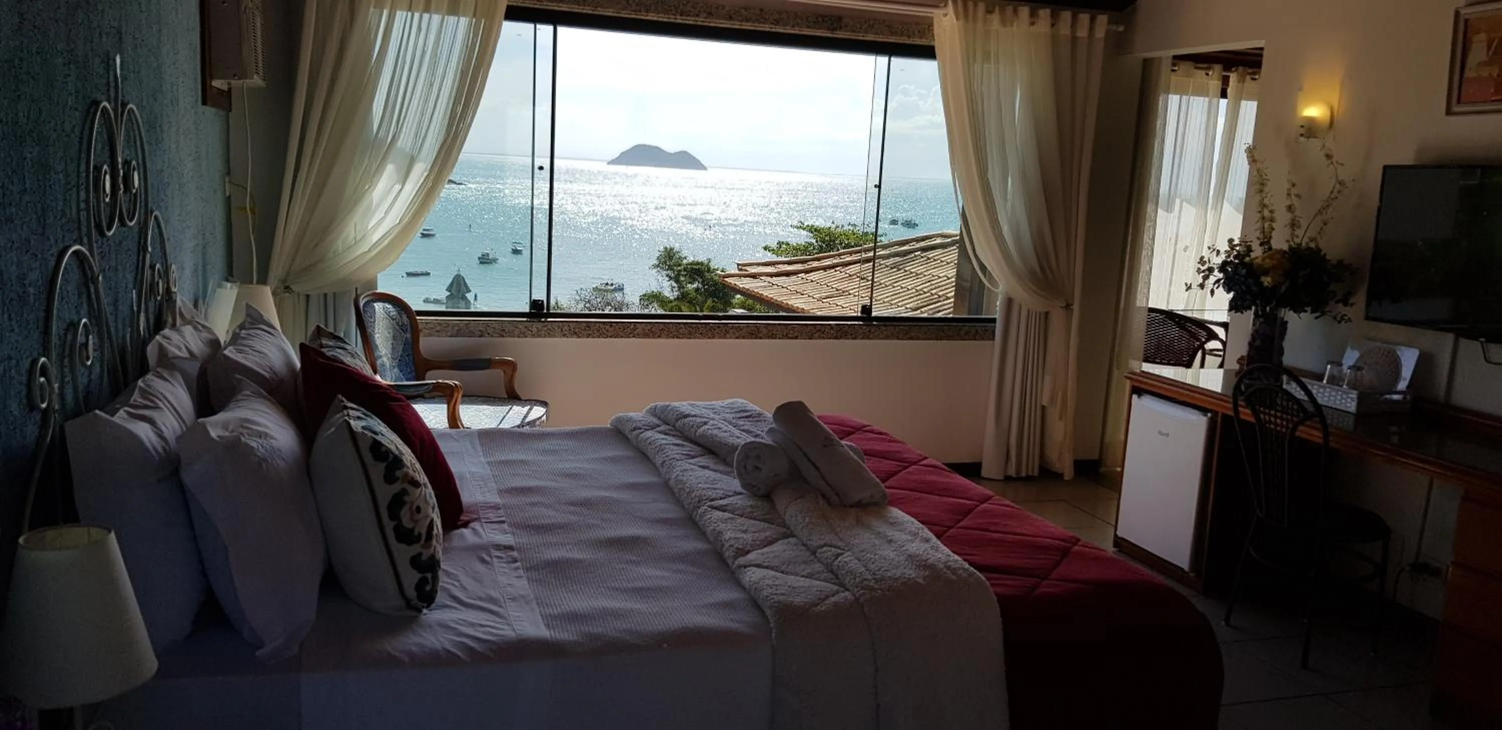 Bed in Coronado Beach Hotel