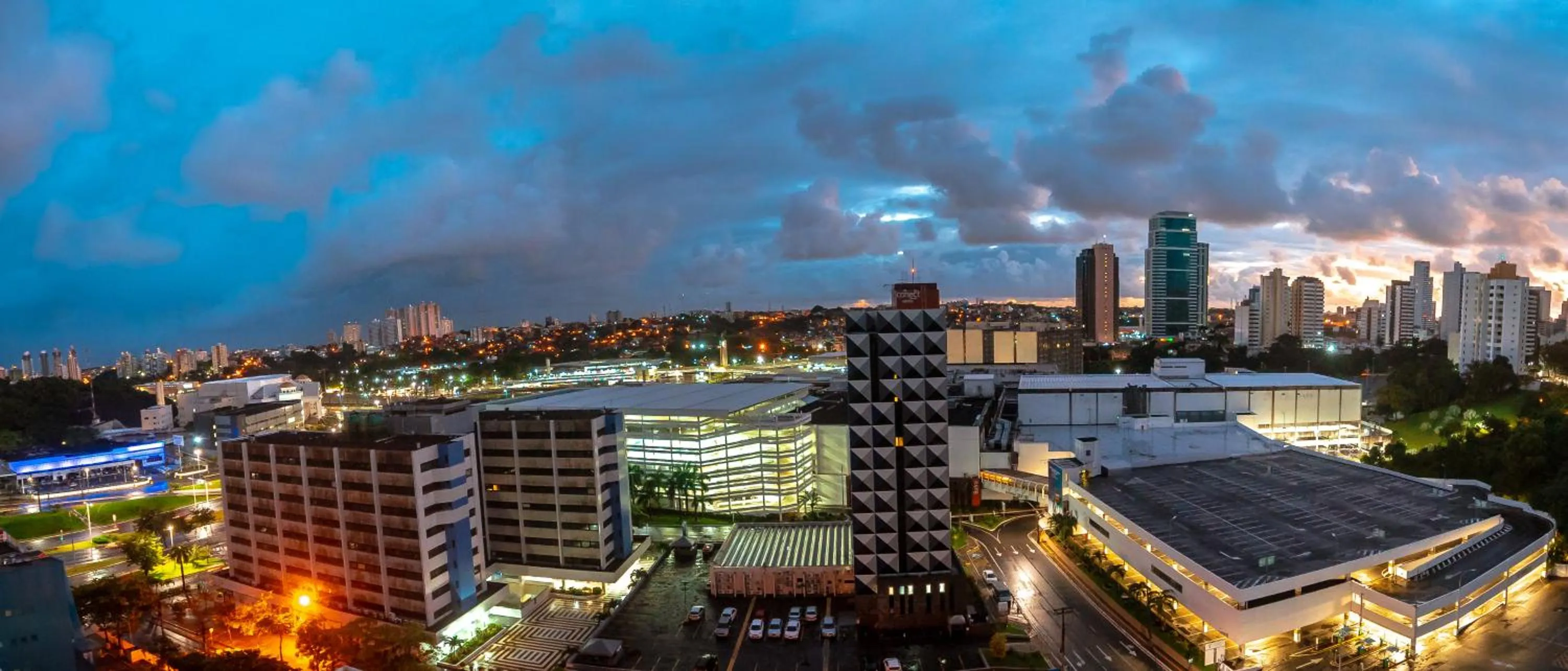 Night in Iguatemi Business & Flat by Avectur