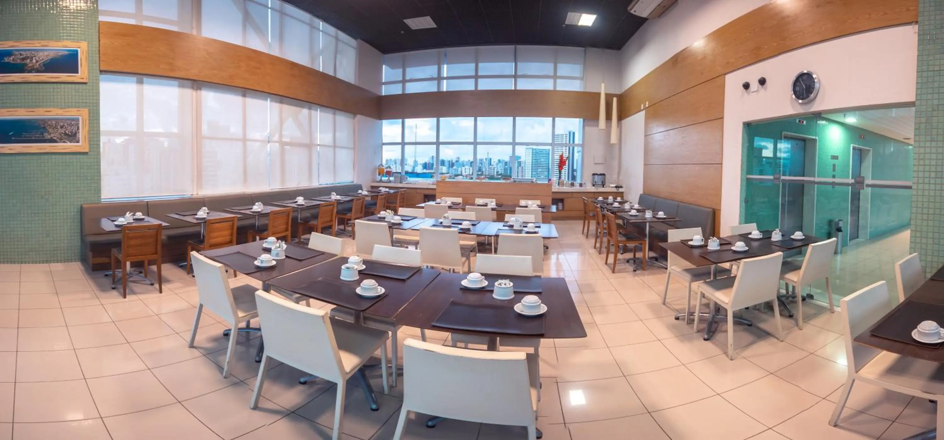 Restaurant/places to eat in Iguatemi Business & Flat by Avectur