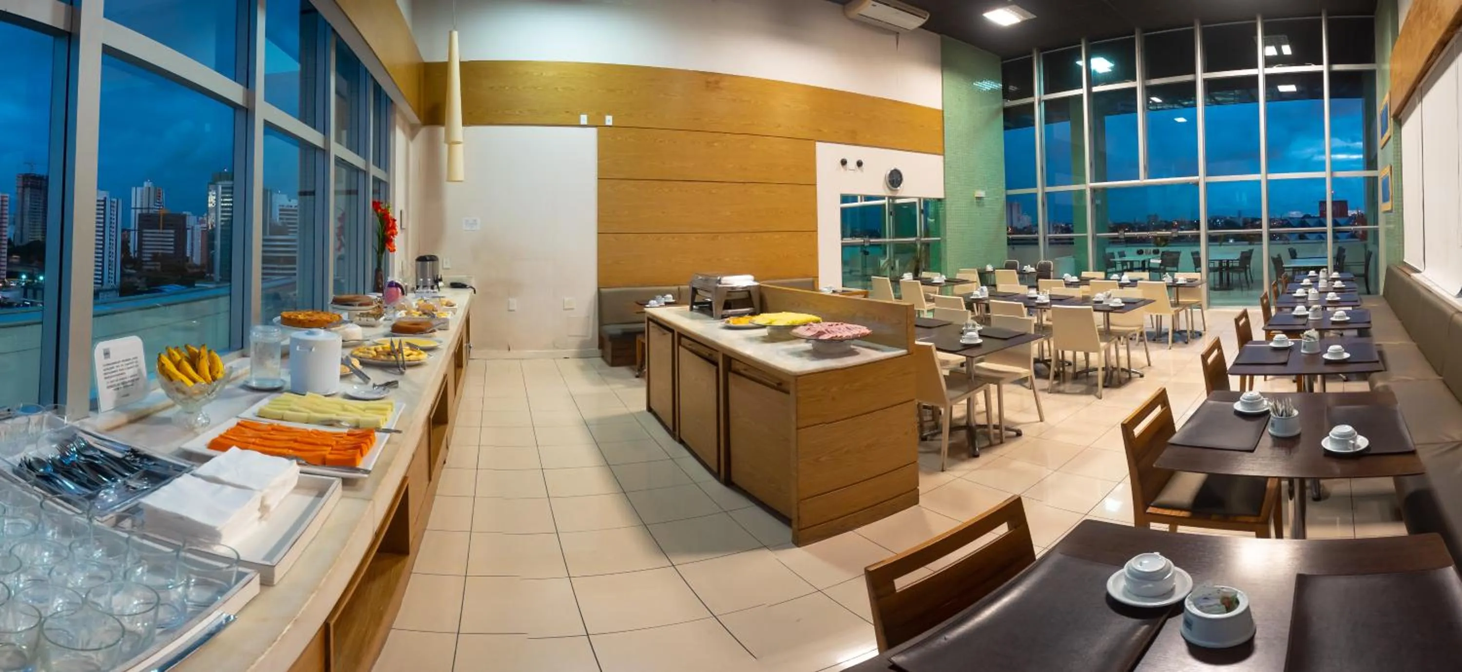 Restaurant/places to eat in Iguatemi Business & Flat by Avectur